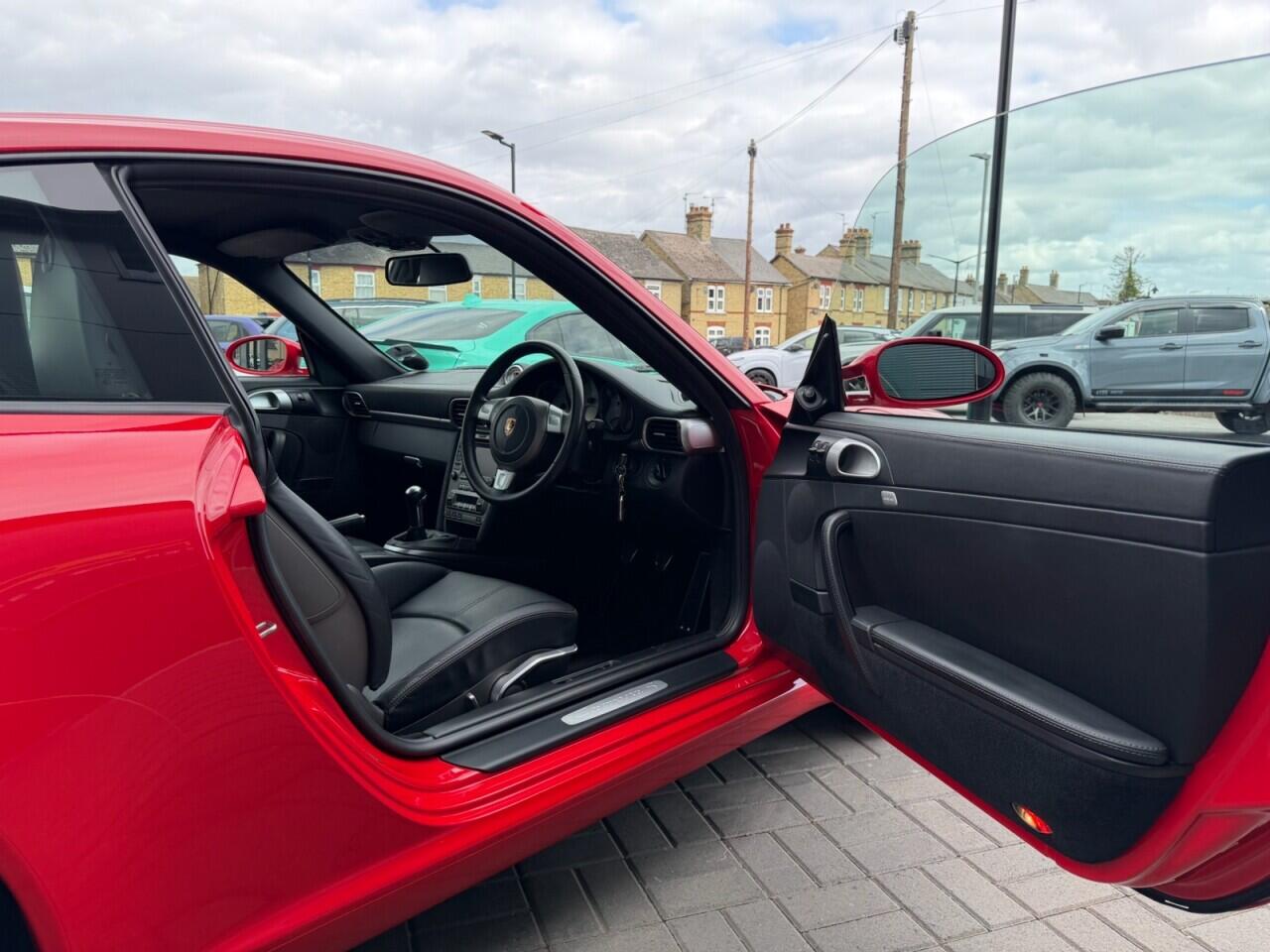 Porsche 911 view 24