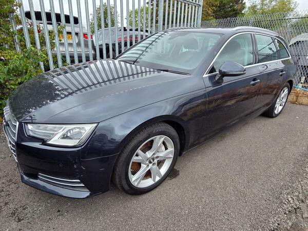 Blue 2016 Audi A4 Estate Front-wheel drive Manual