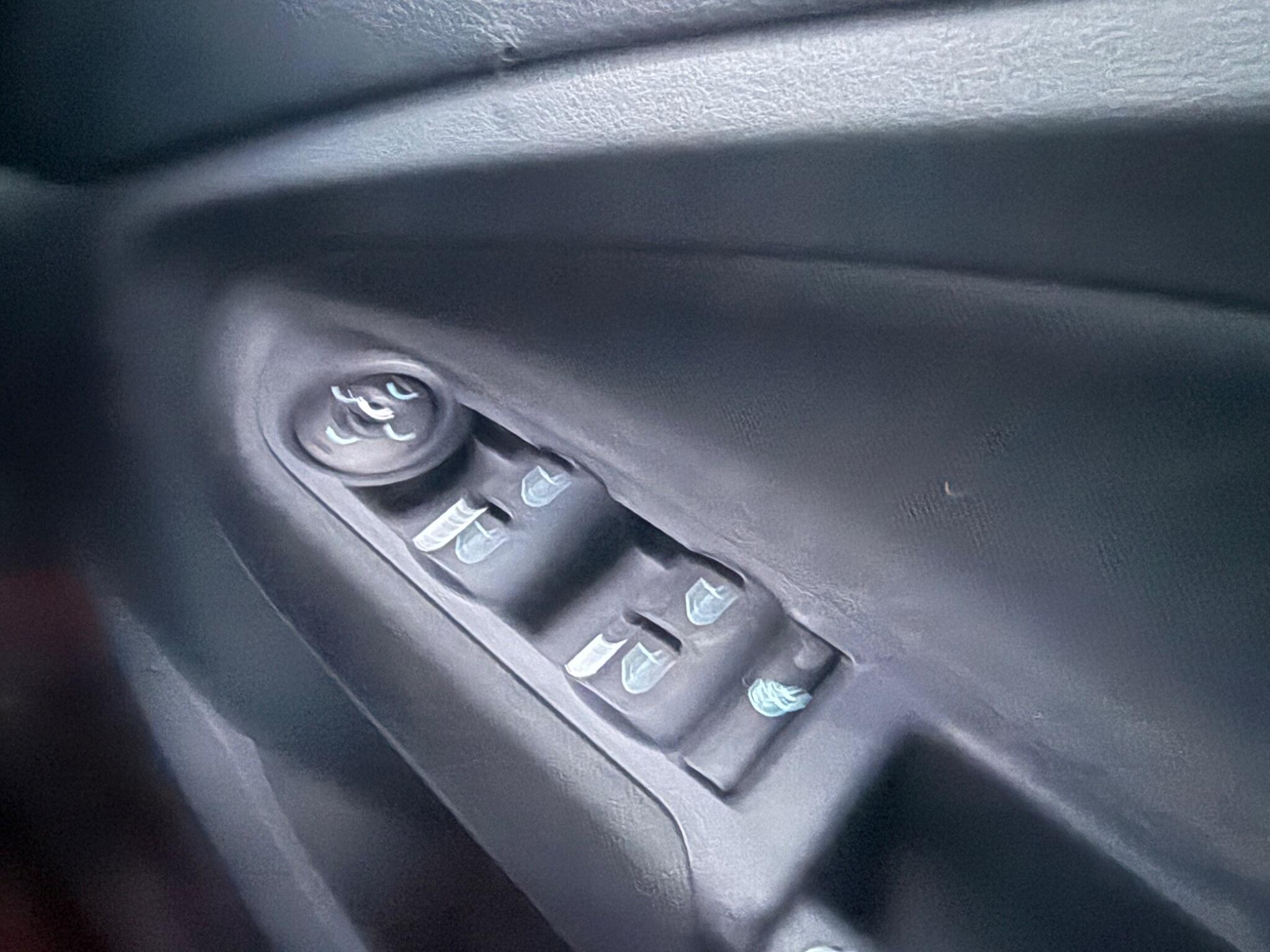 Ford C-Max 1.6 TDCi Titanium Euro 5 5dr — photo 44 of 104