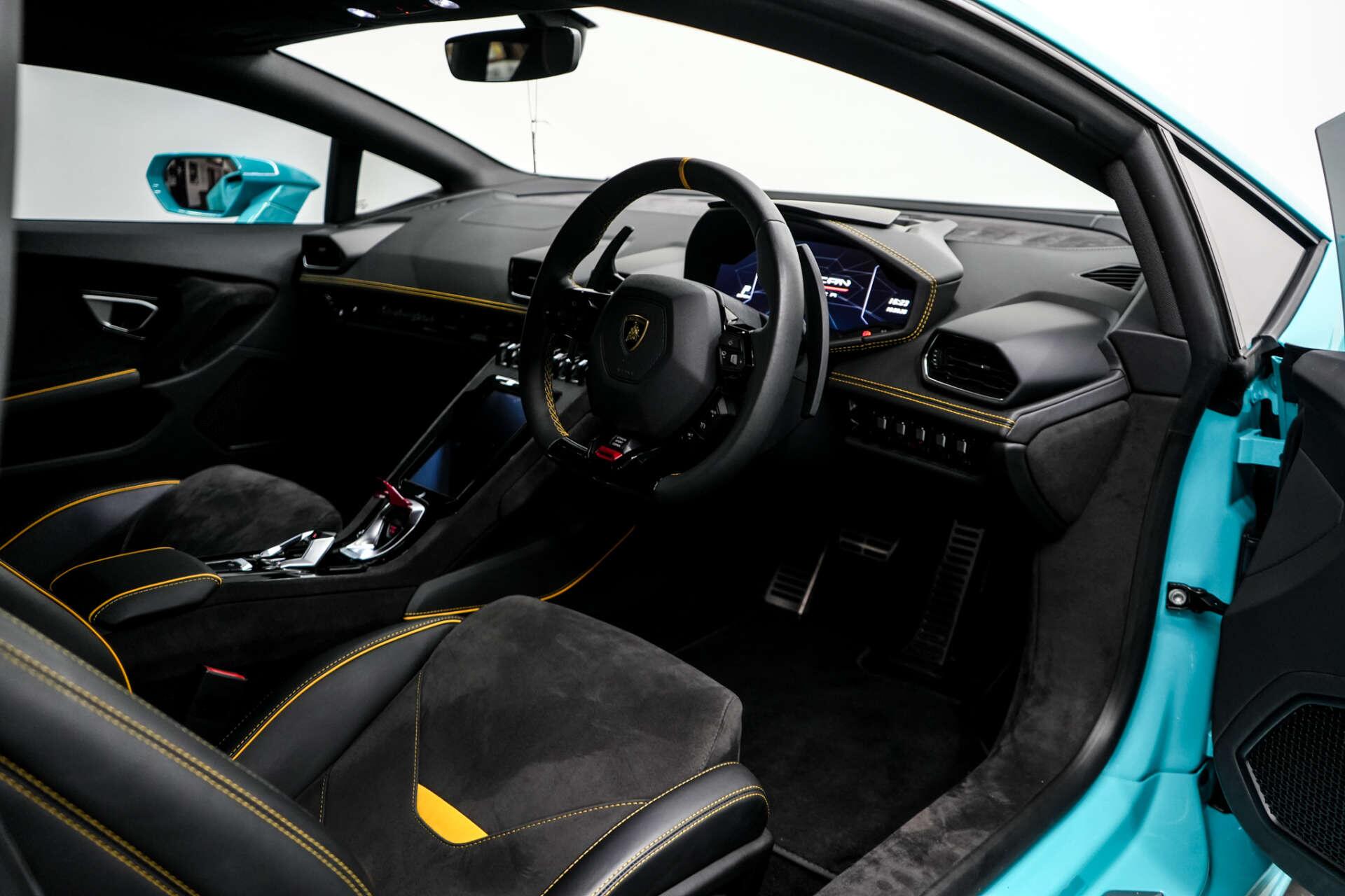 Lamborghini Huracan view 29