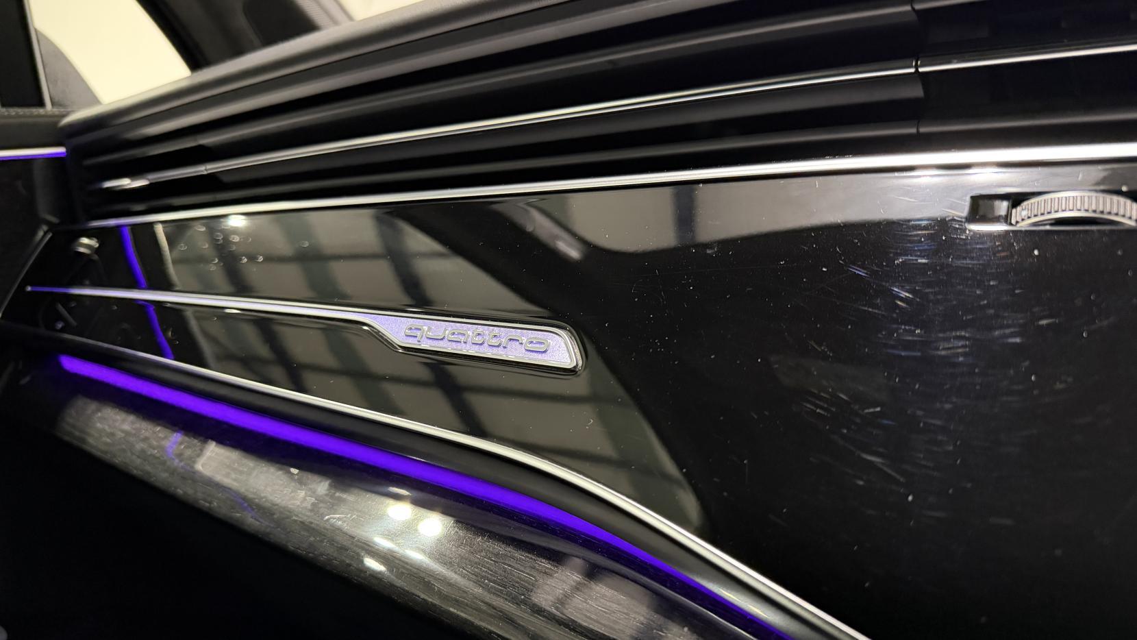 Audi Q7 view 30
