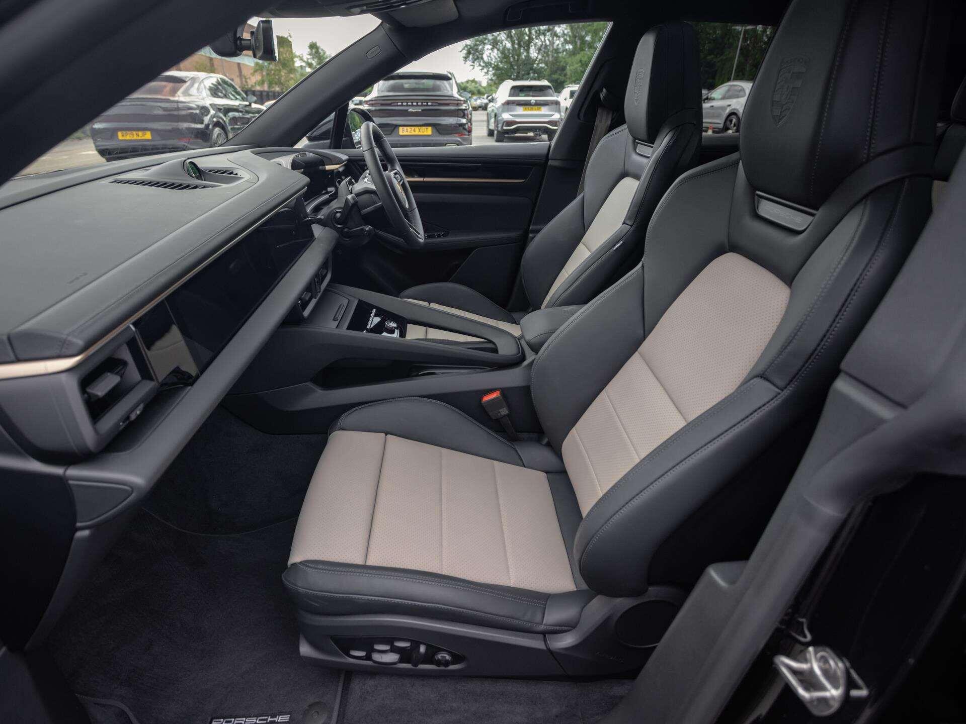 Porsche Macan view 14