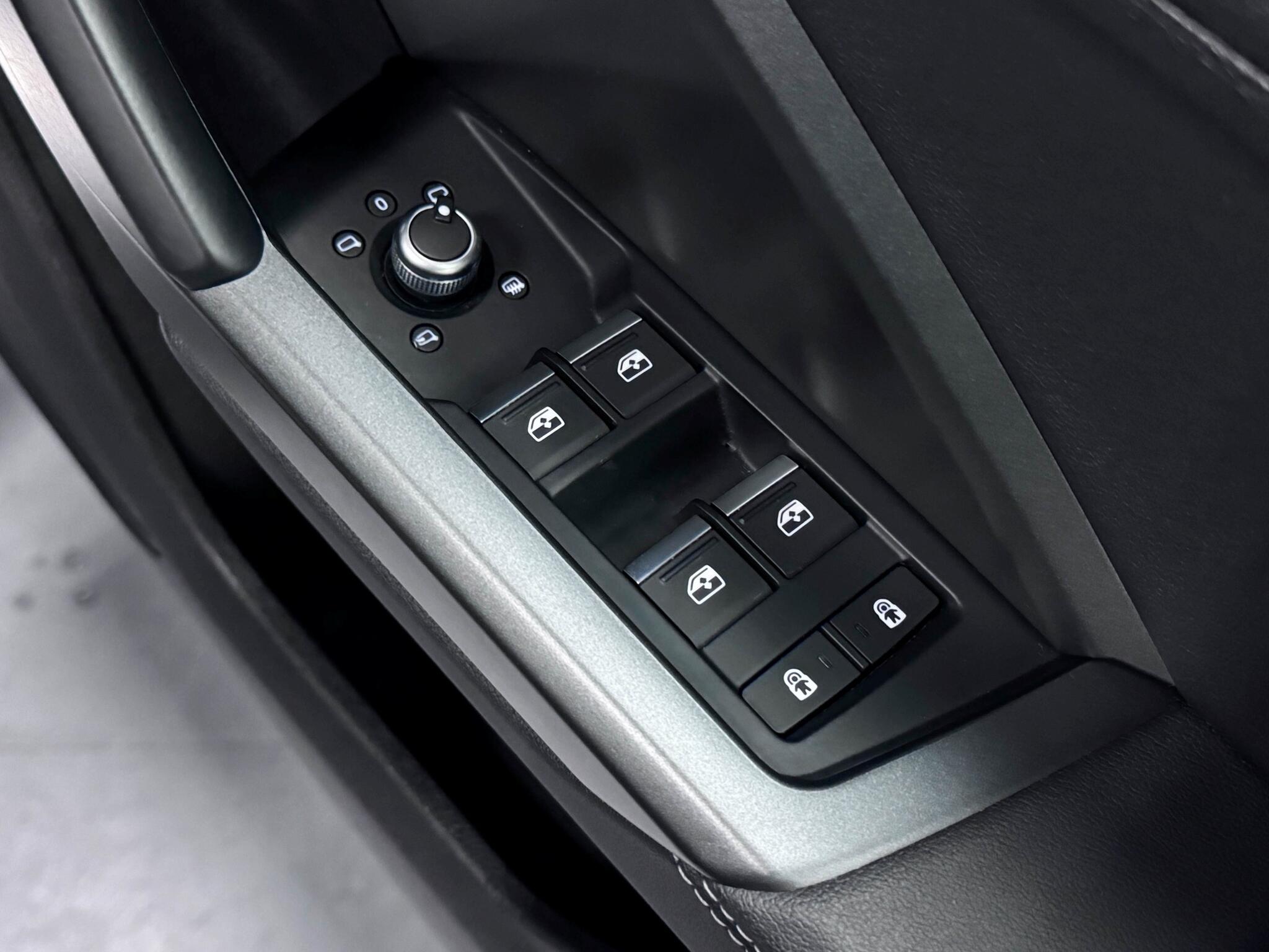 Audi Q3 view 17