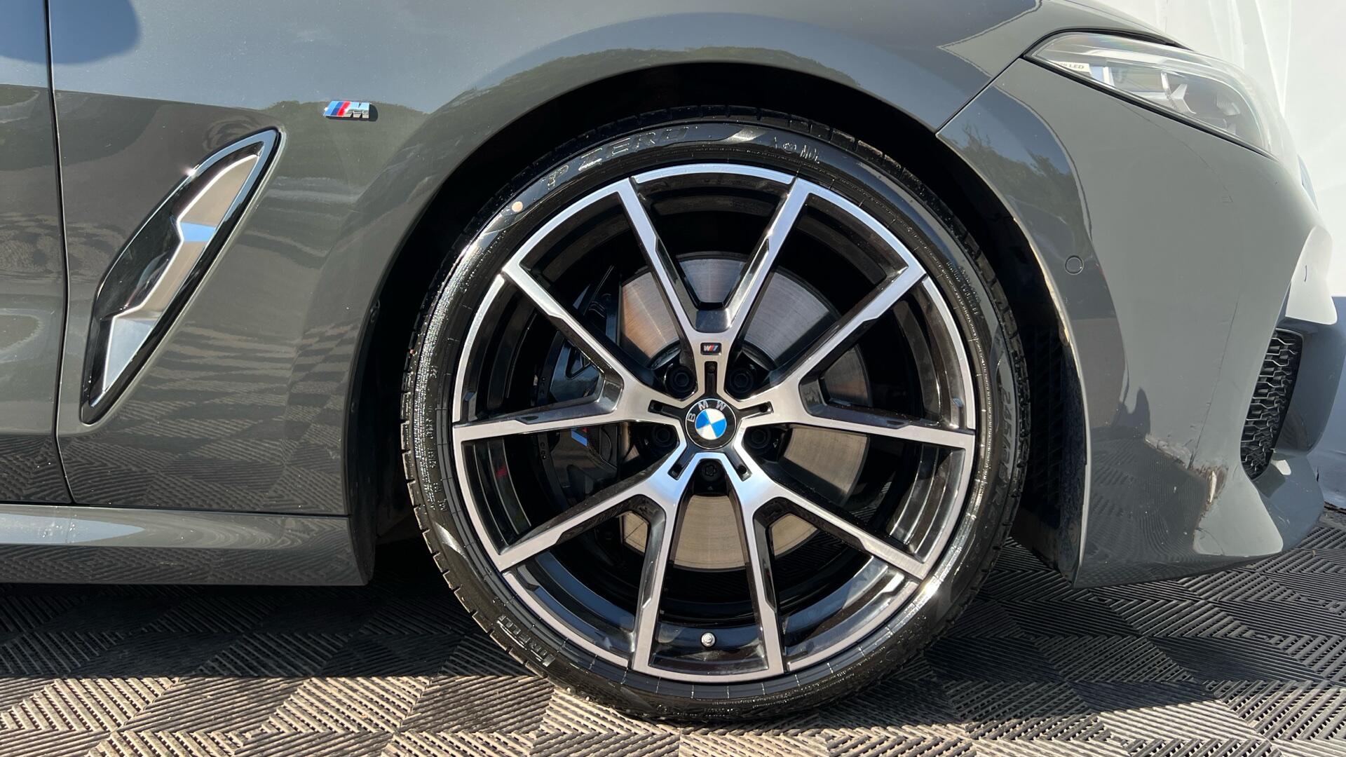 BMW 8 Series view 14