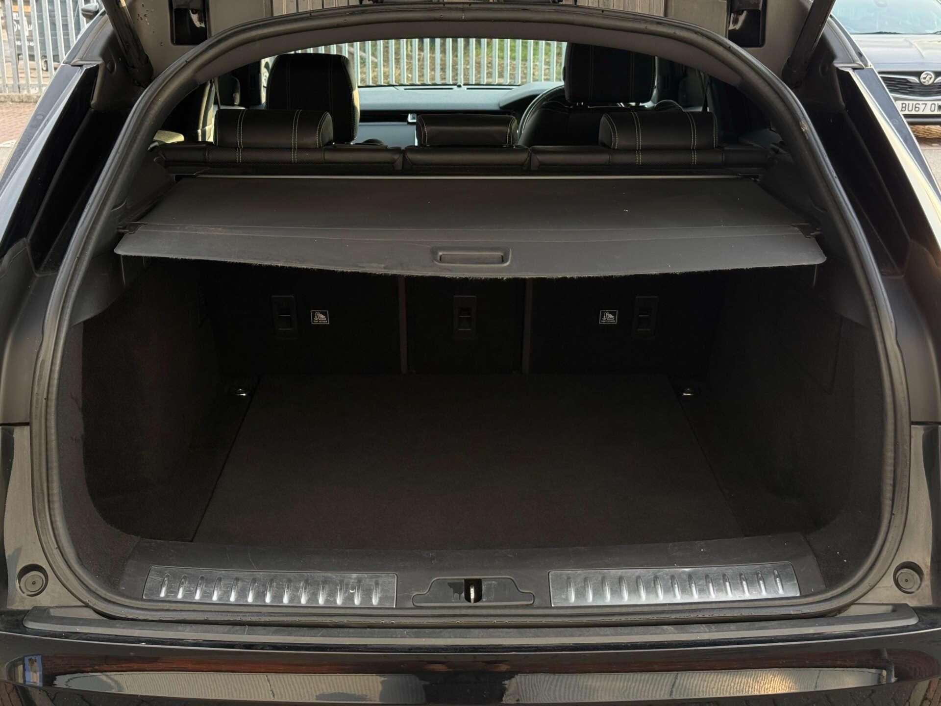 Land Rover Range Rover Velar view 31