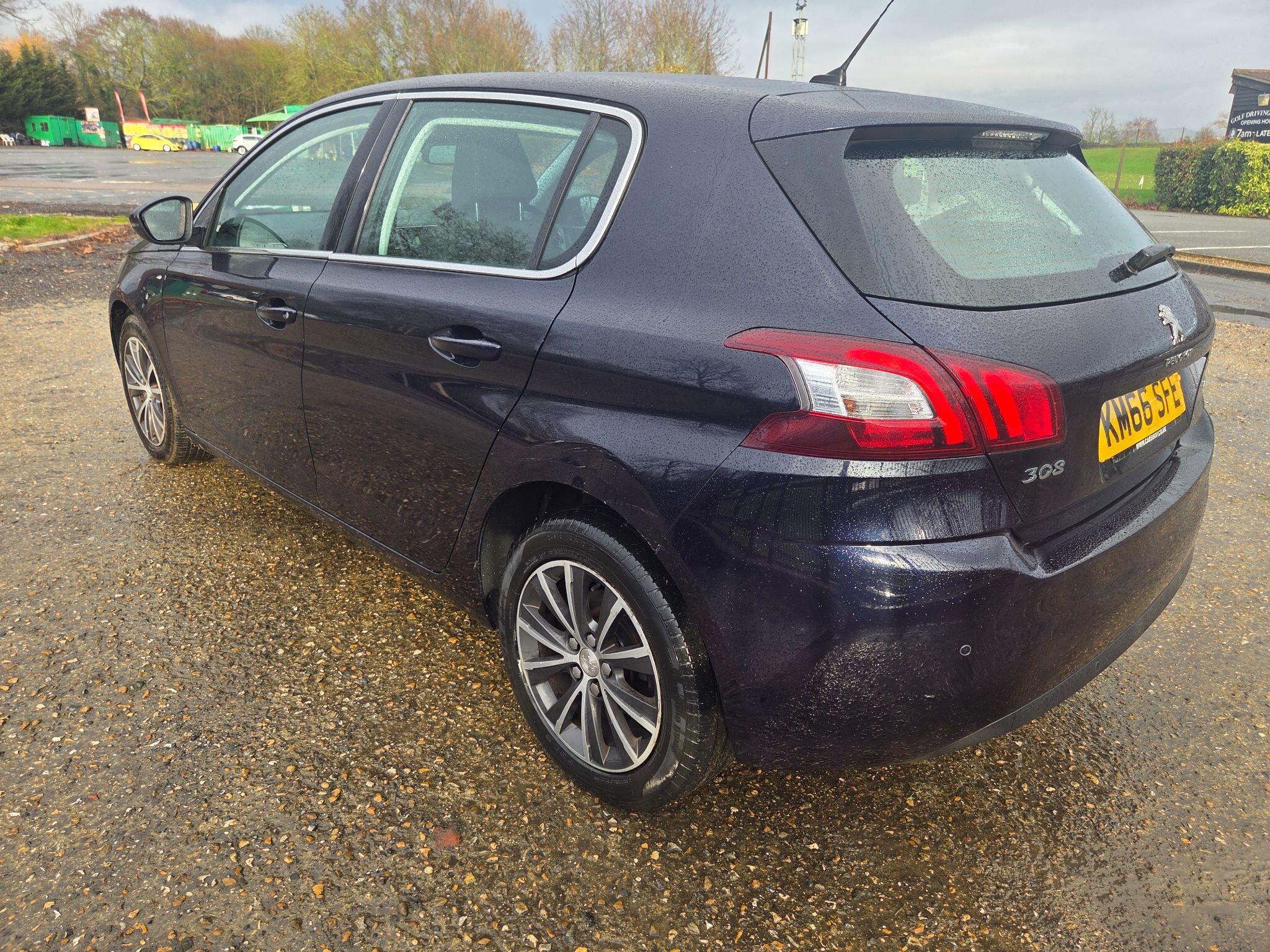 Peugeot 308 view 5
