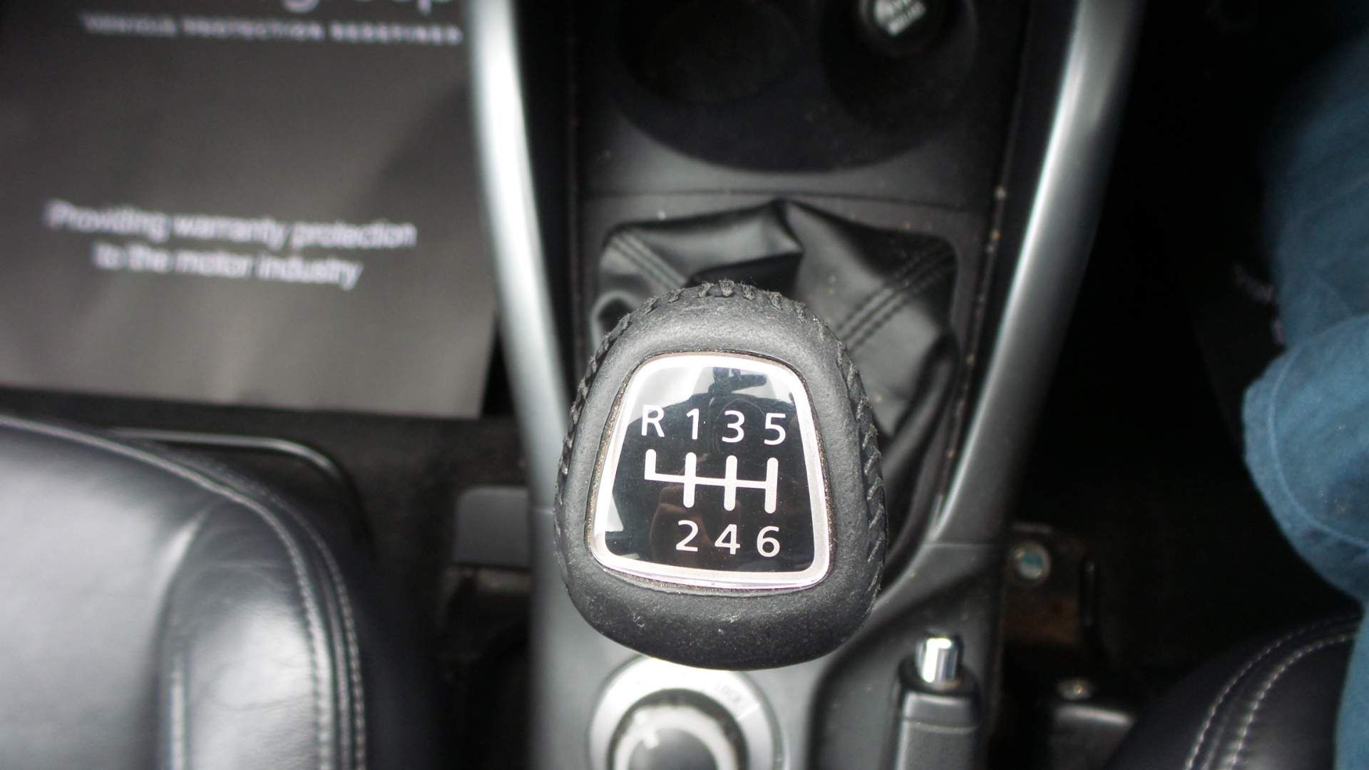 Mitsubishi Outlander view 14