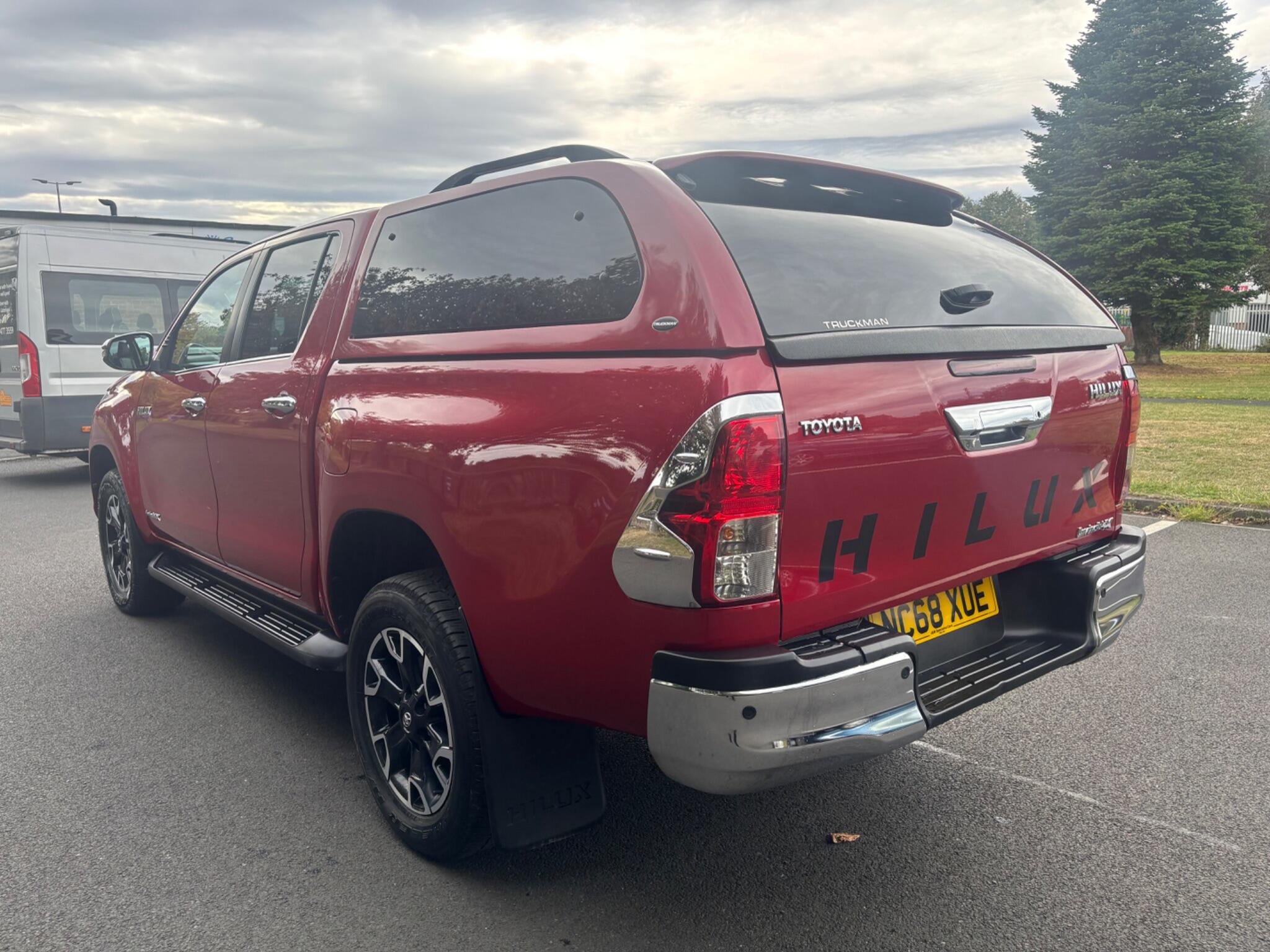 Toyota Hilux view 5