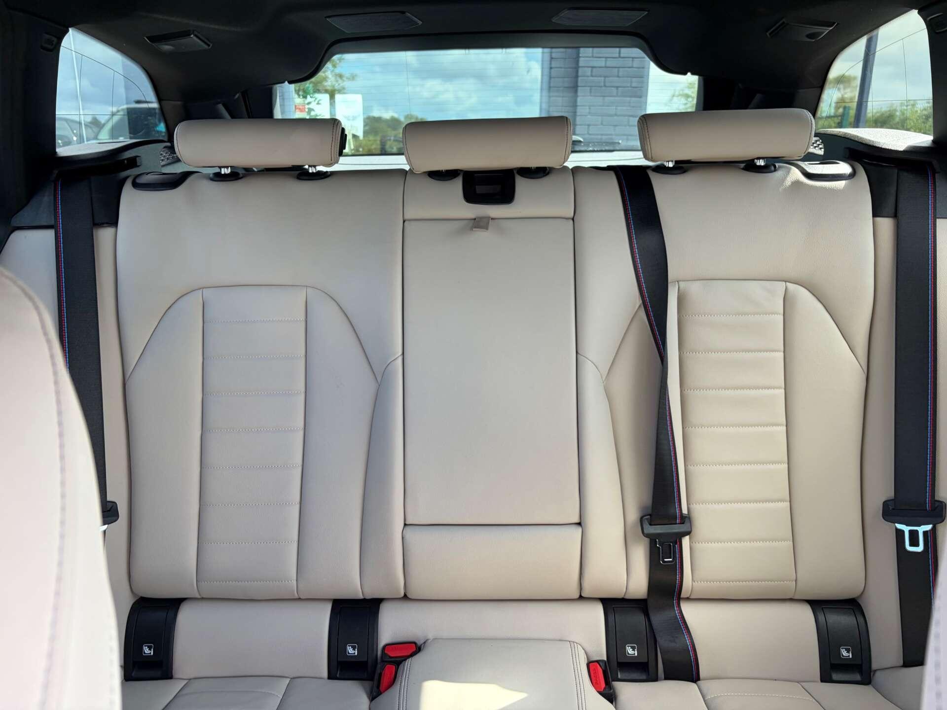 BMW 3 Series view 26