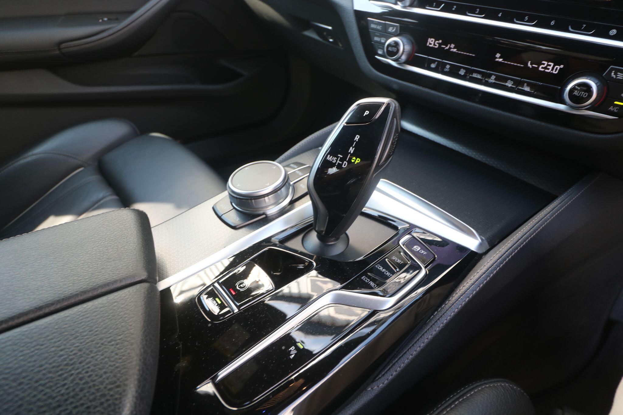 BMW 5 Series view 17
