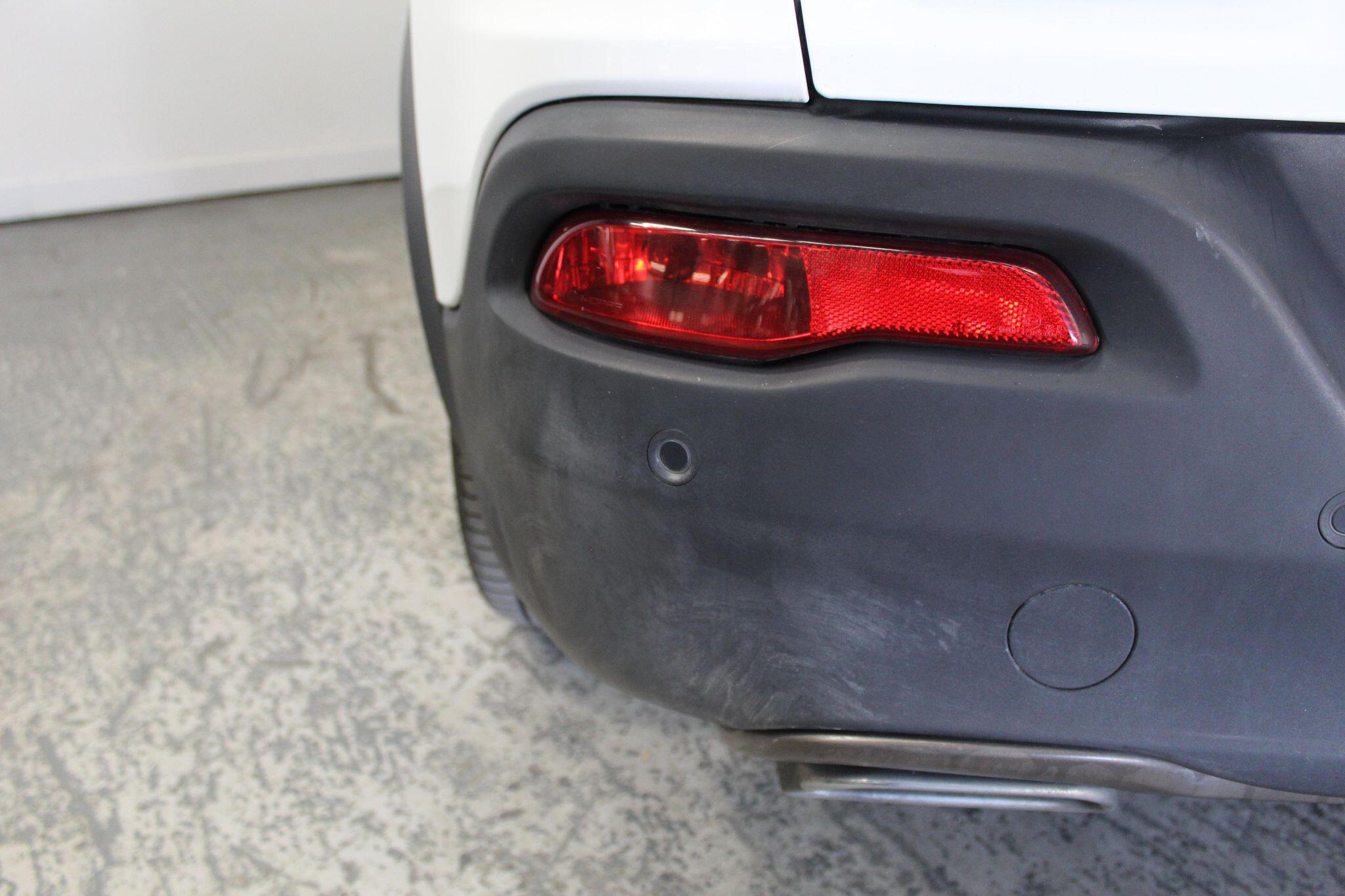 Jeep Cherokee view 17