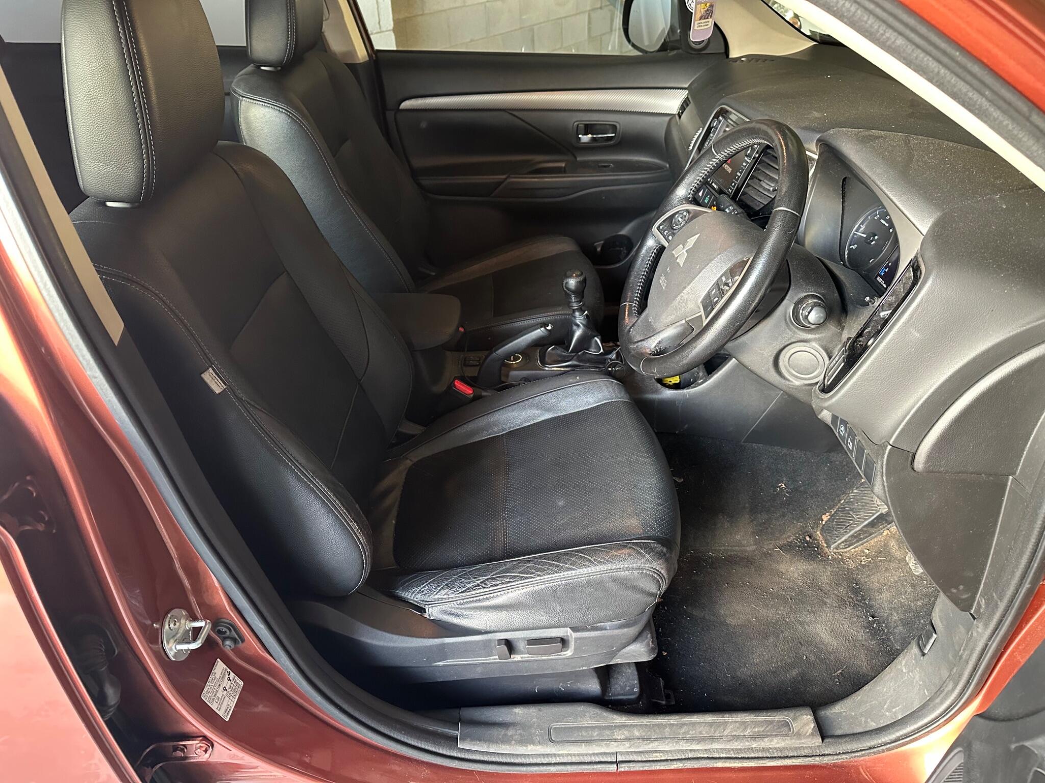 Mitsubishi Outlander view 19