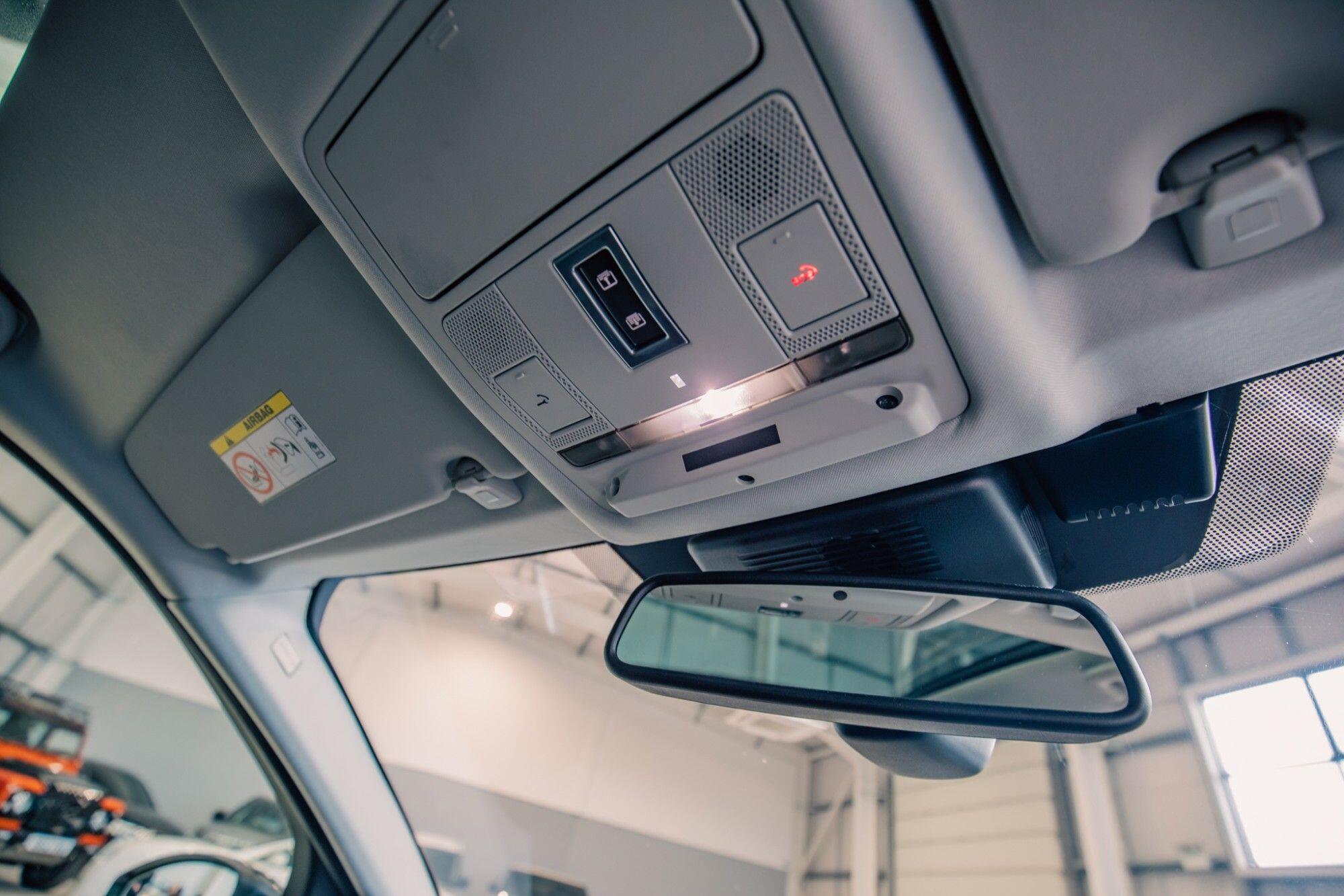 Land Rover Discovery Sport view 19