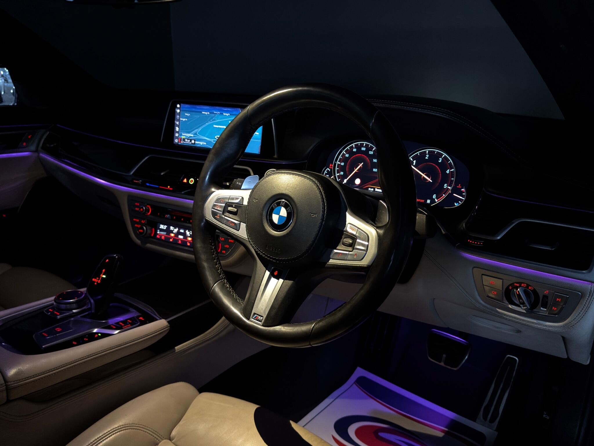 BMW 7 Series view 10