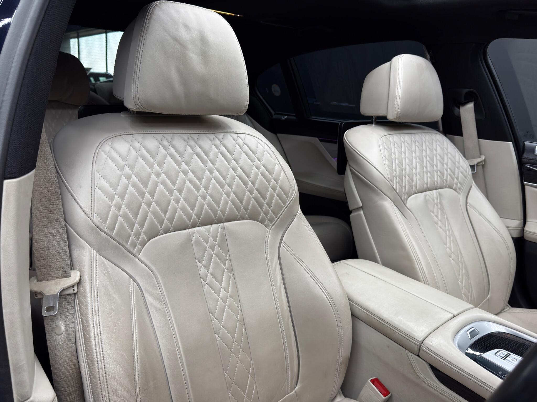 BMW 7 Series view 13