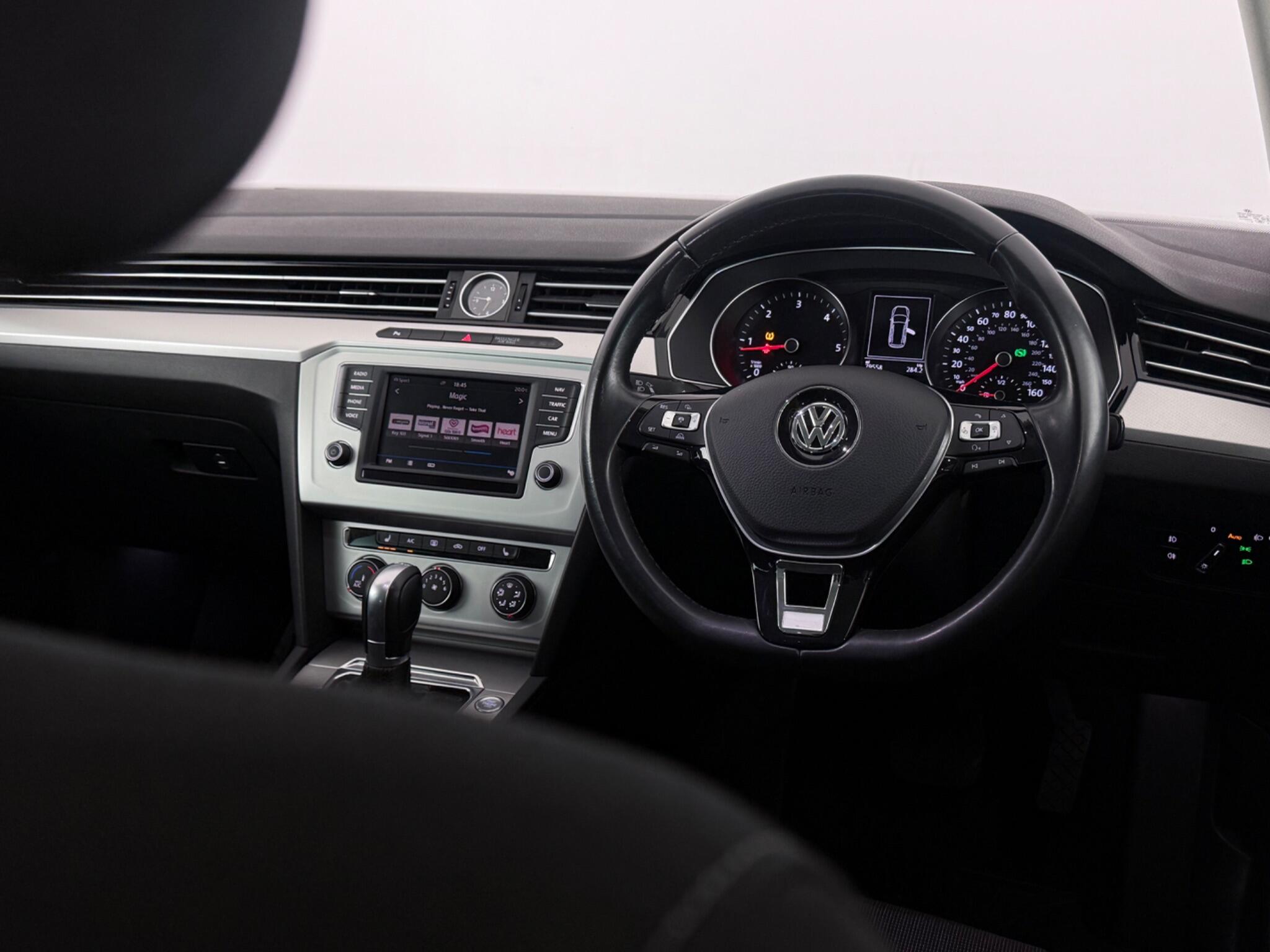 Volkswagen Passat view 12