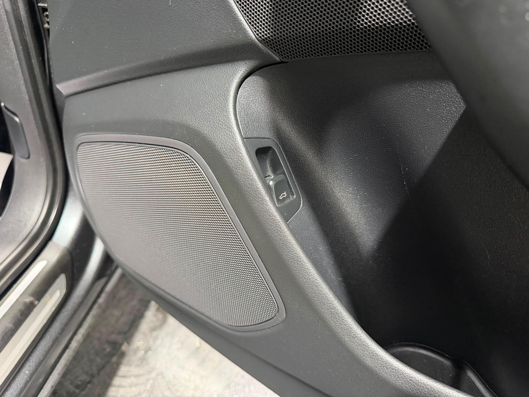 Audi Q3 view 23