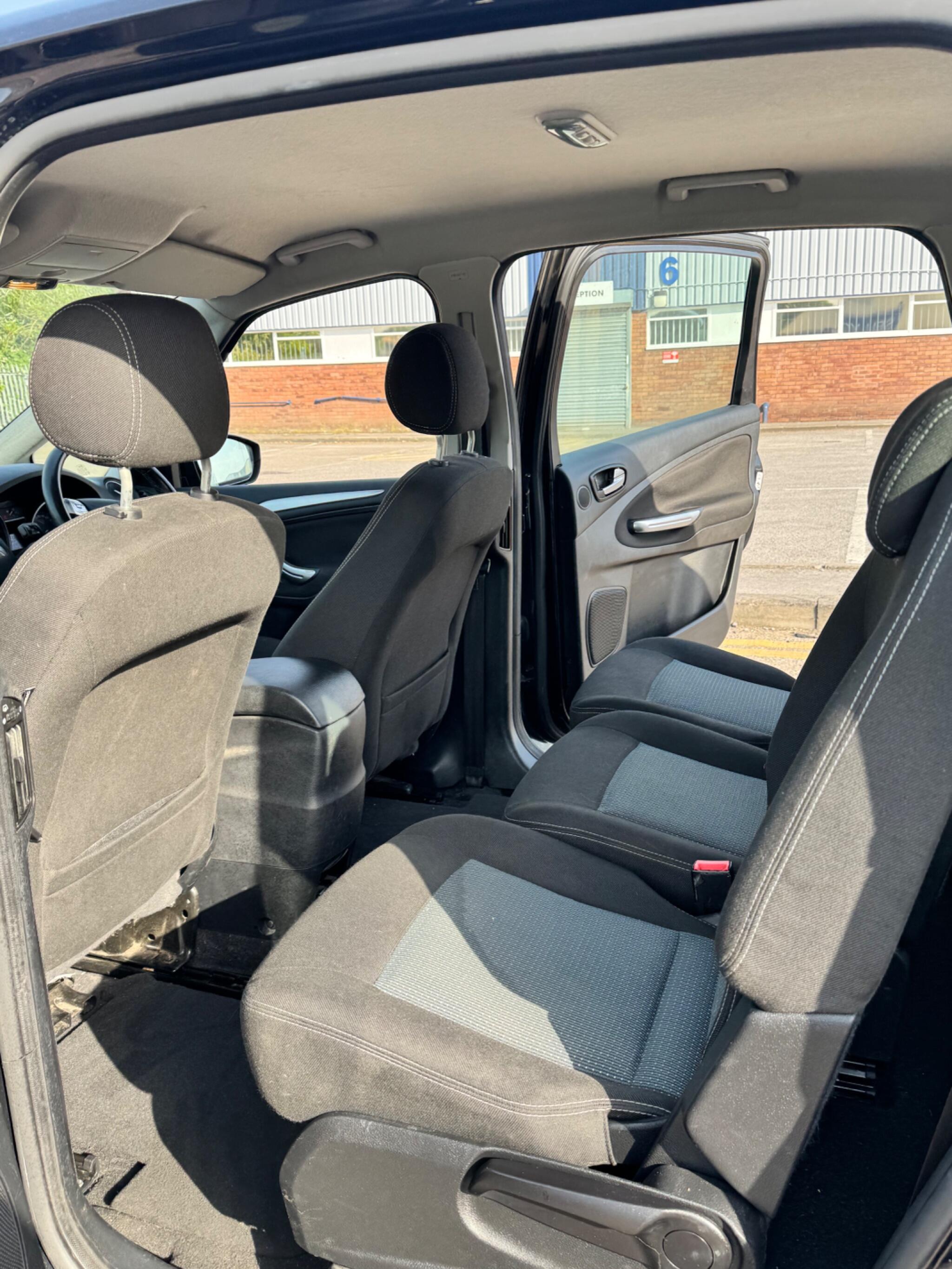 Ford S-Max view 30