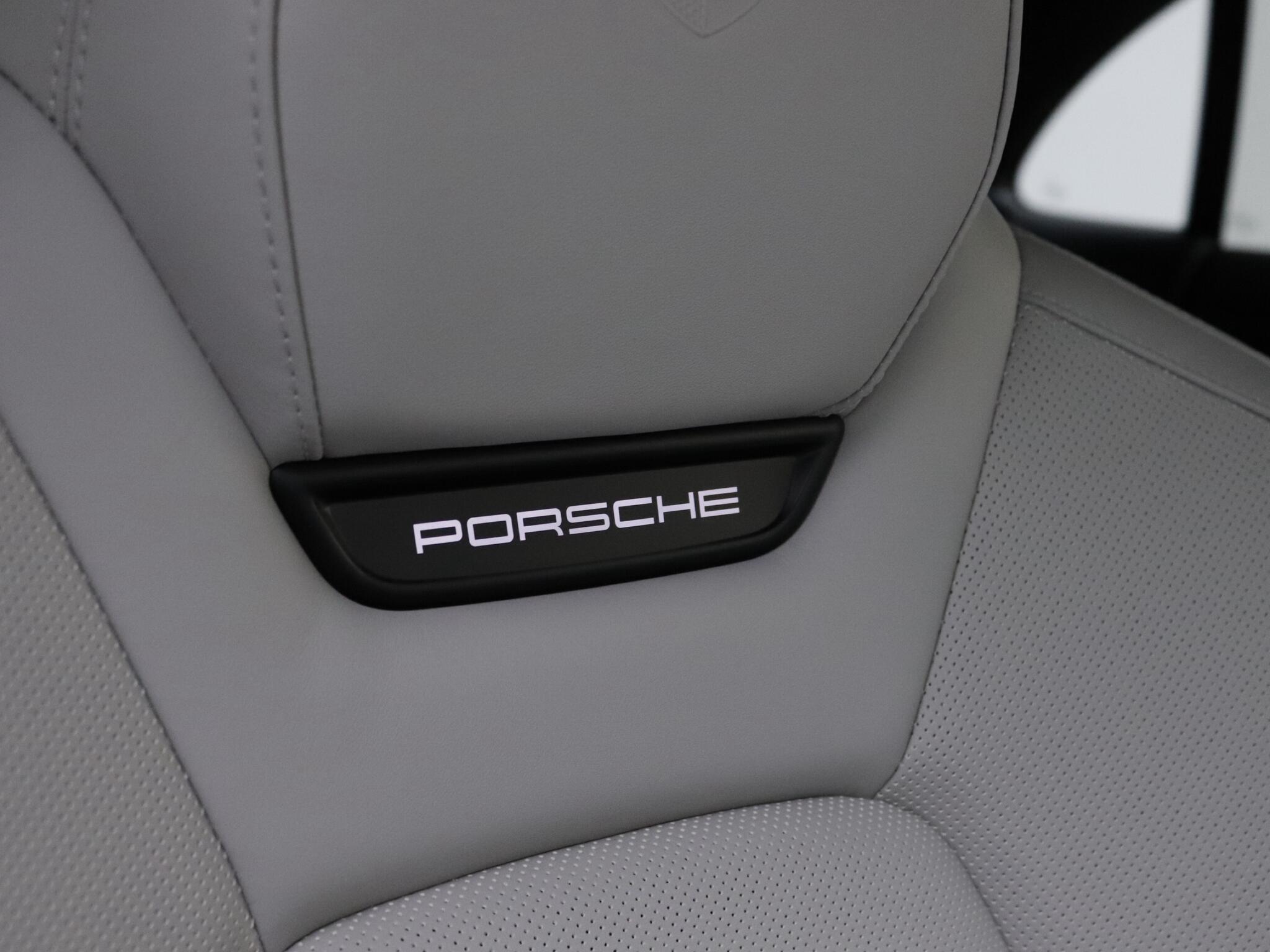 Porsche Macan view 34