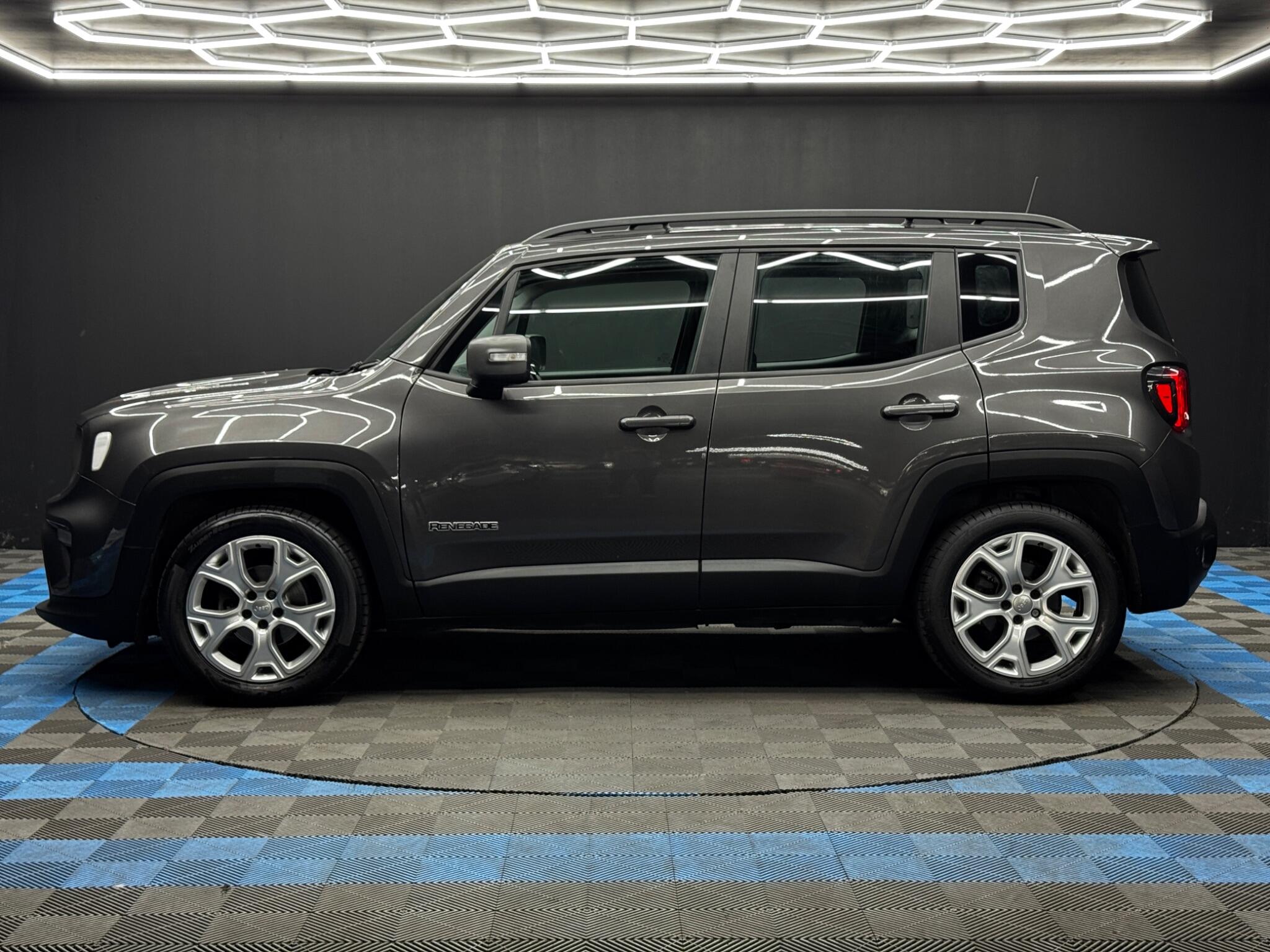 Jeep Renegade view 8