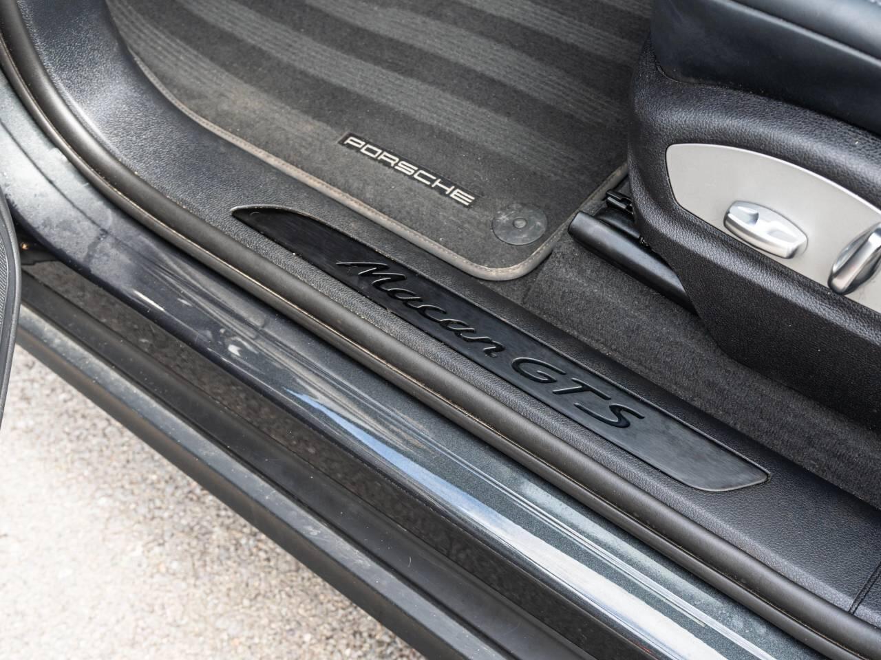 Porsche Macan view 30