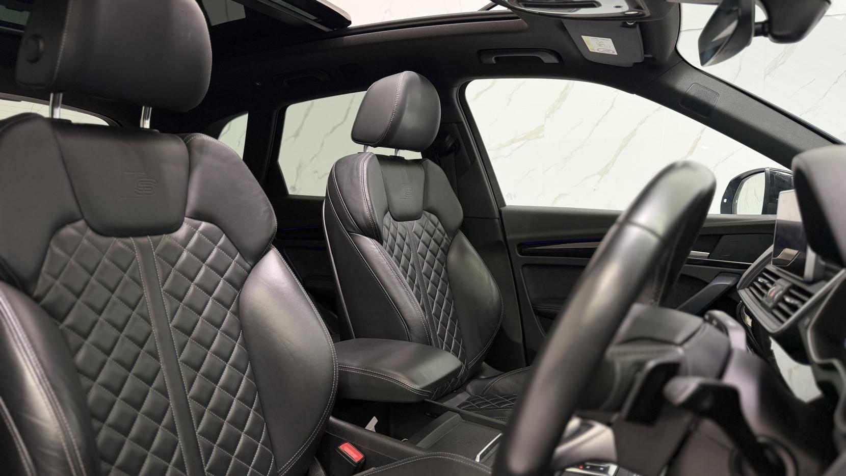 Audi SQ5 view 3