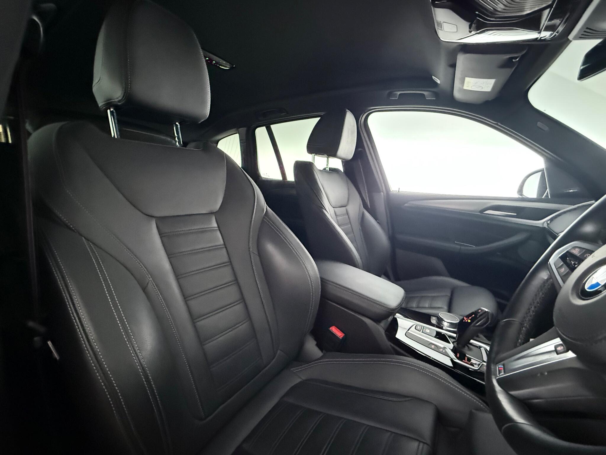 BMW X3 view 34