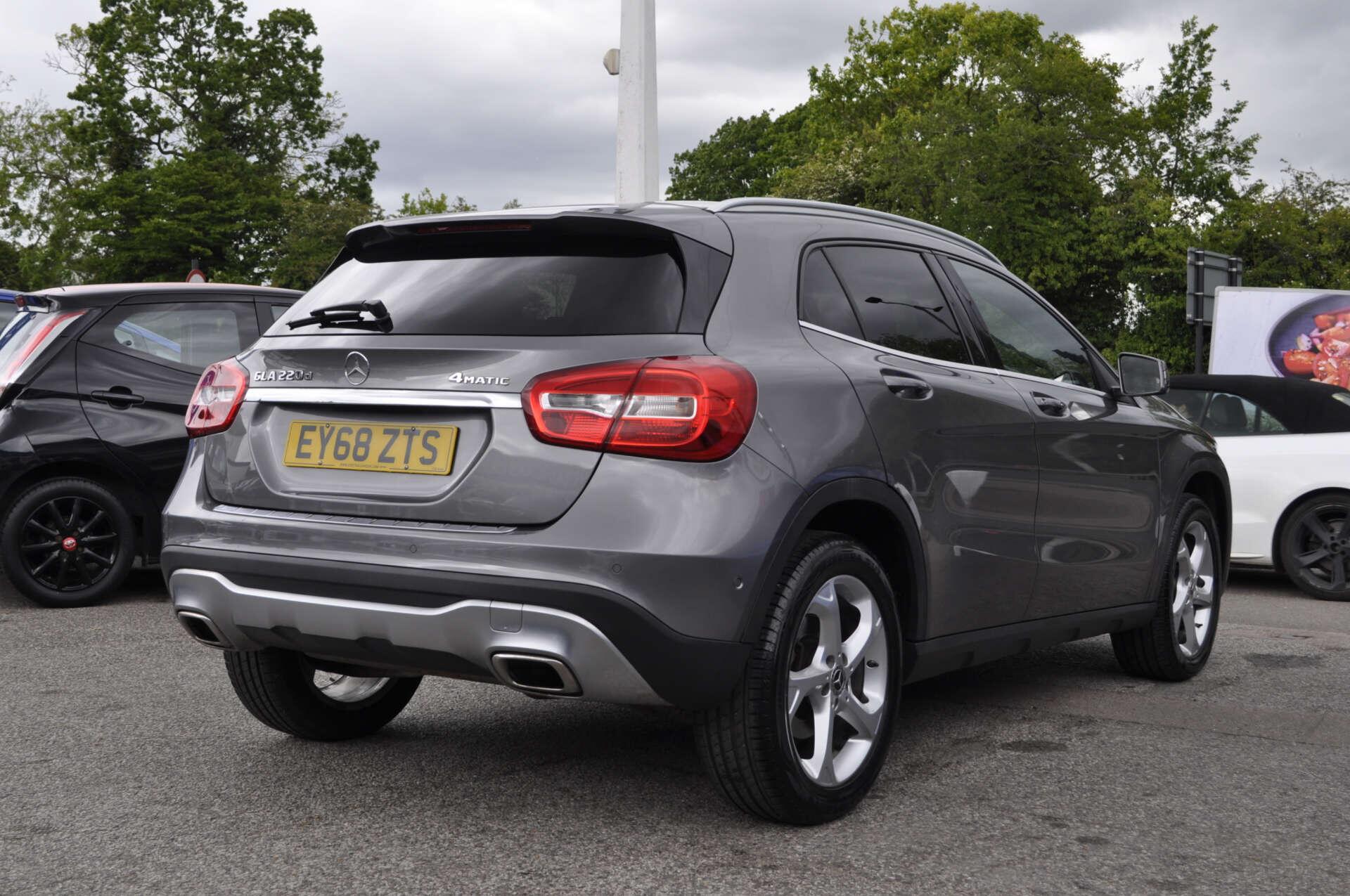 Mercedes-Benz Gla view 6