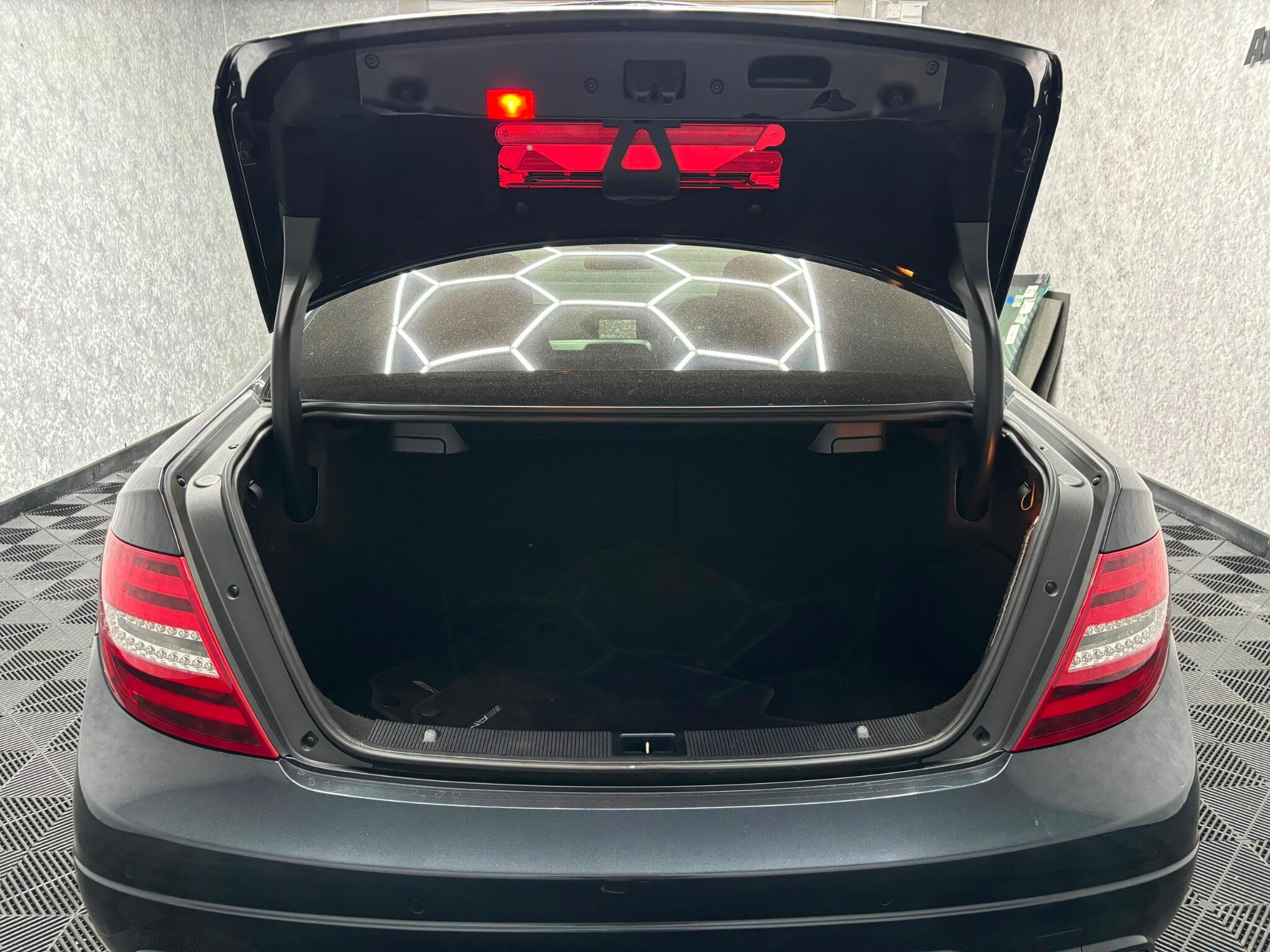 Mercedes-Benz C Class view 27