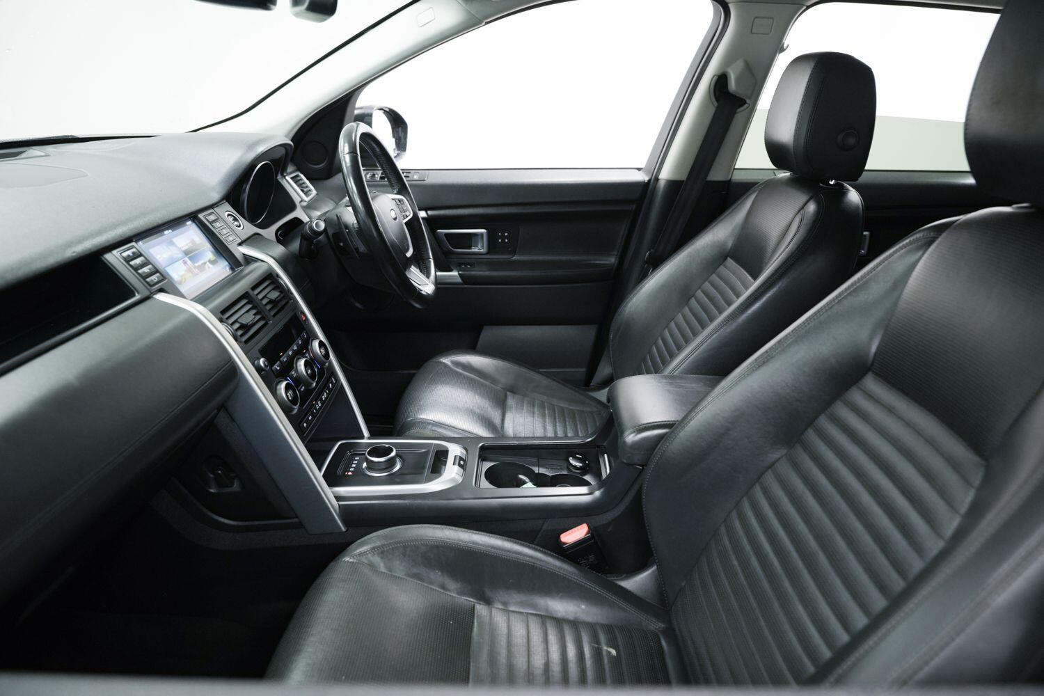 Land Rover Discovery Sport view 24