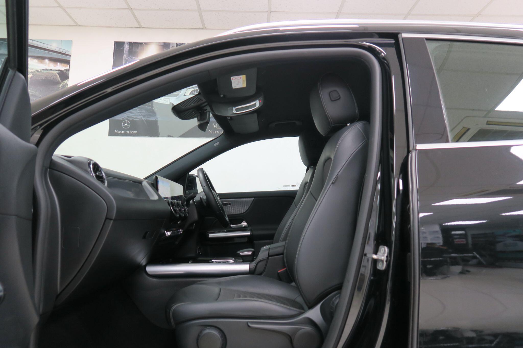 Mercedes-Benz GLA view 9