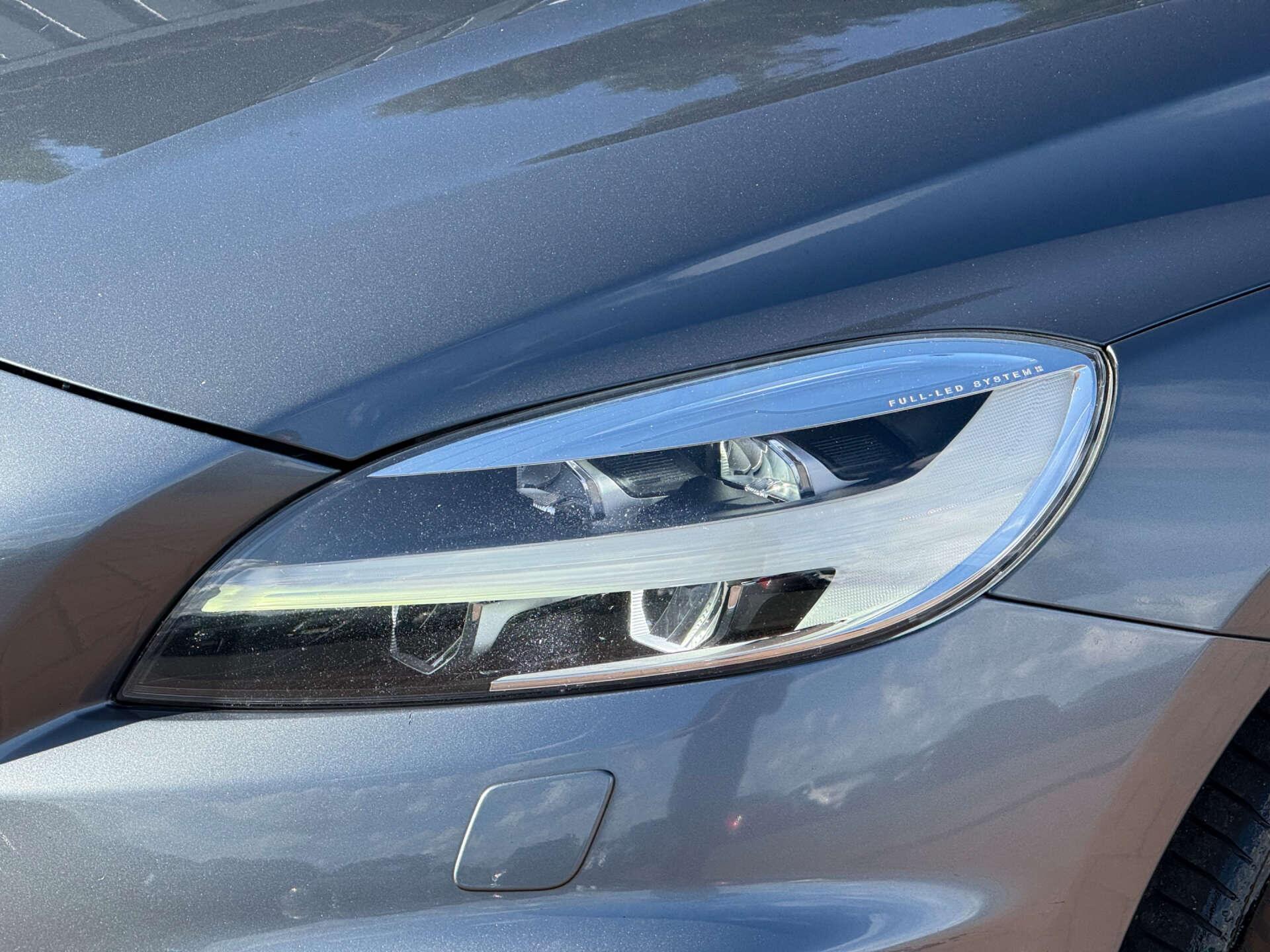 Volvo V40 view 5