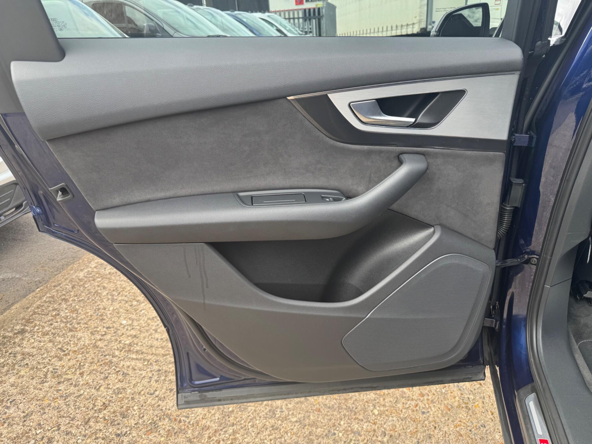 Audi Q7 view 41