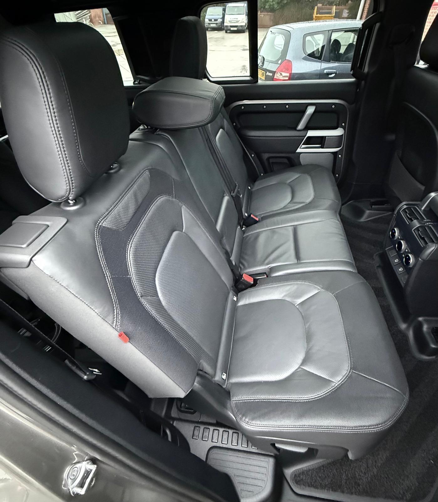 Land Rover Defender view 29