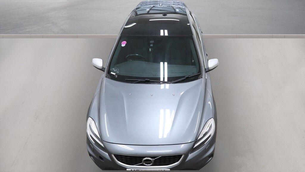 Volvo V40 view 11