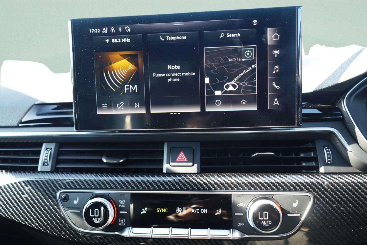 Audi RS4 Avant view 11