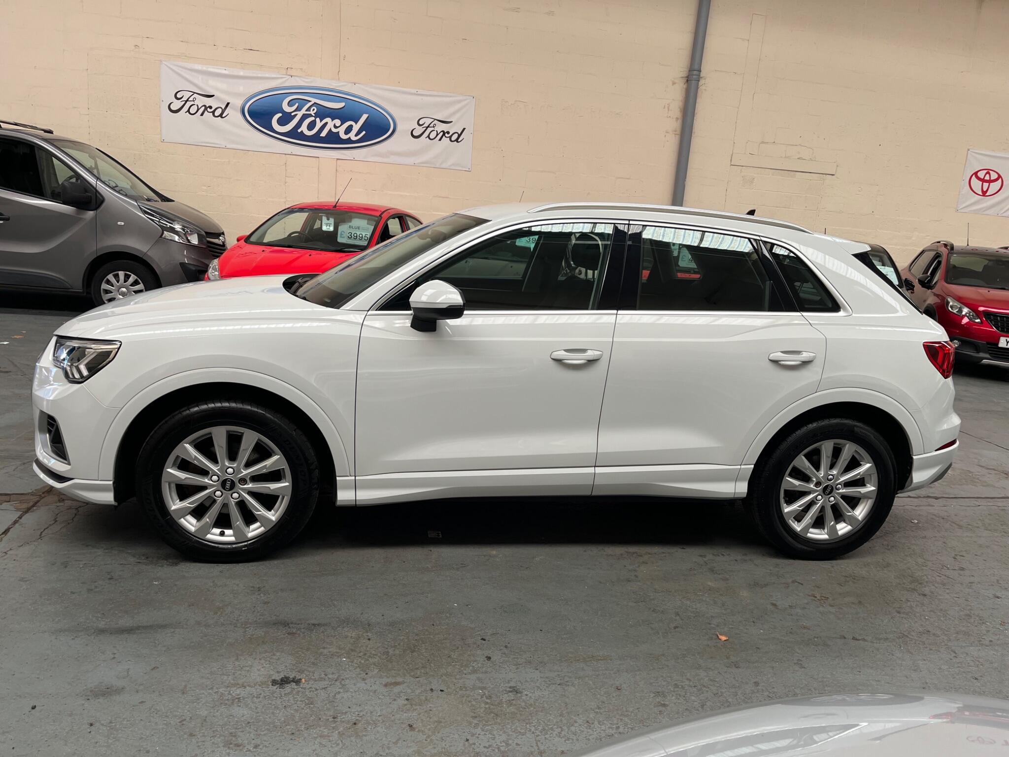 Audi Q3 view 6