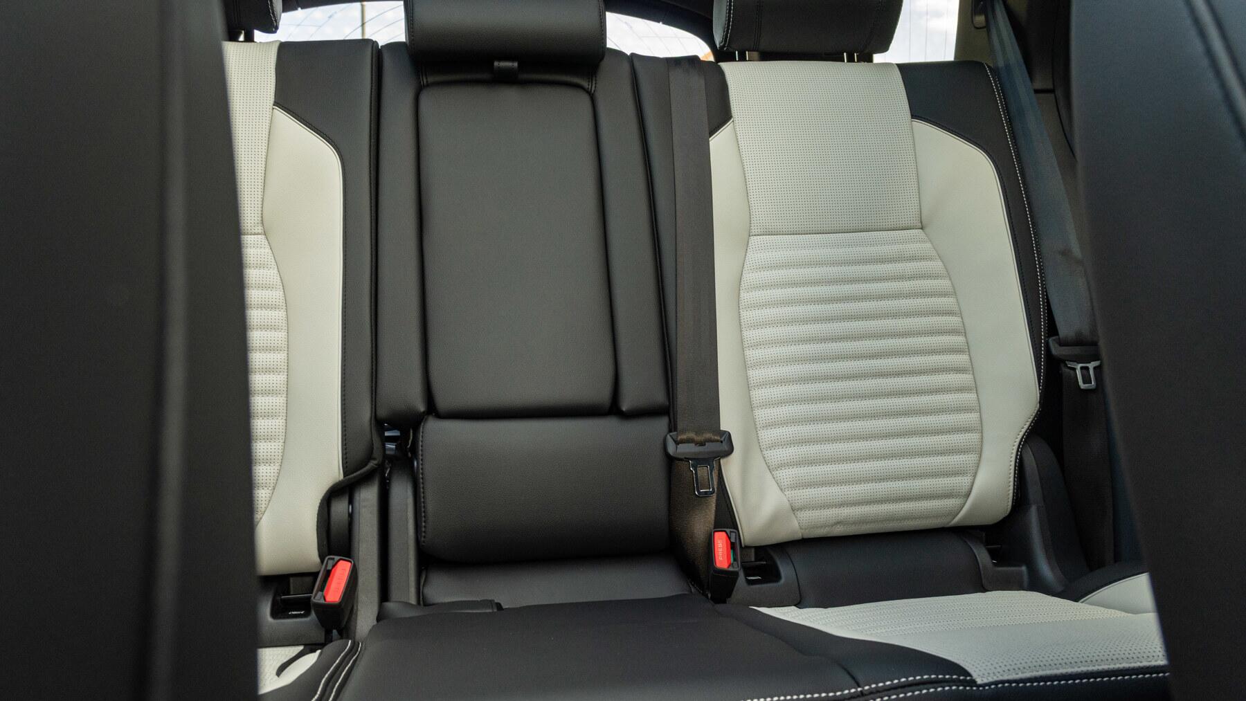 Land Rover Discovery Sport view 17