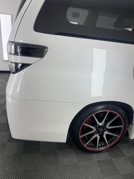 2013 Toyota Vellfire image 13