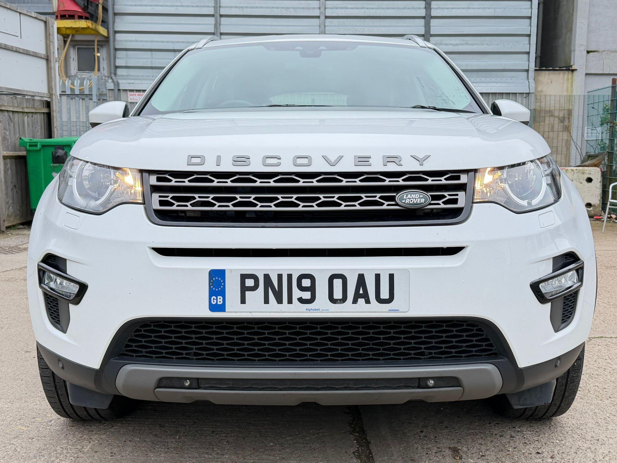 Land Rover Discovery Sport view 2