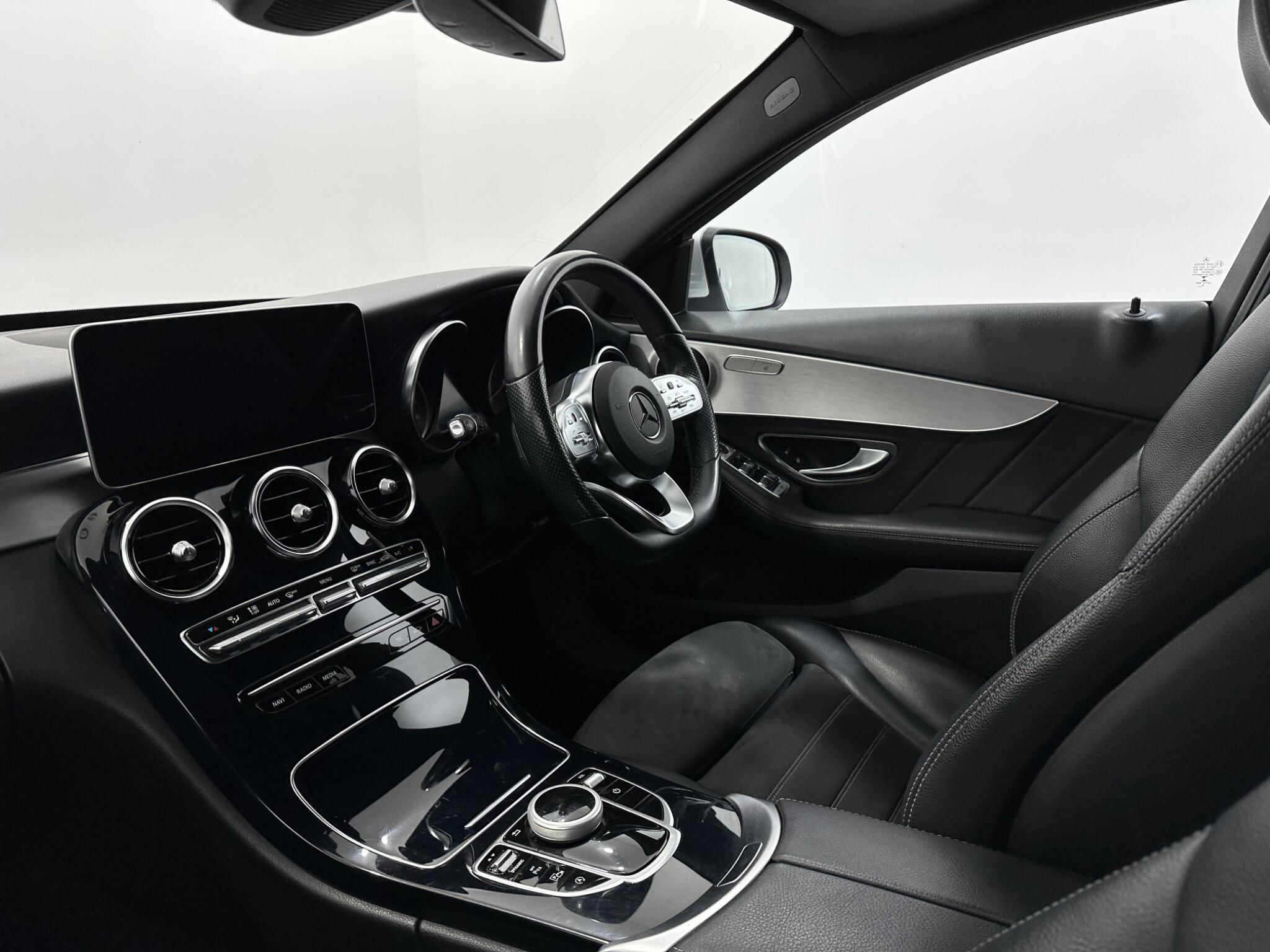 Mercedes-Benz C-Class view 32