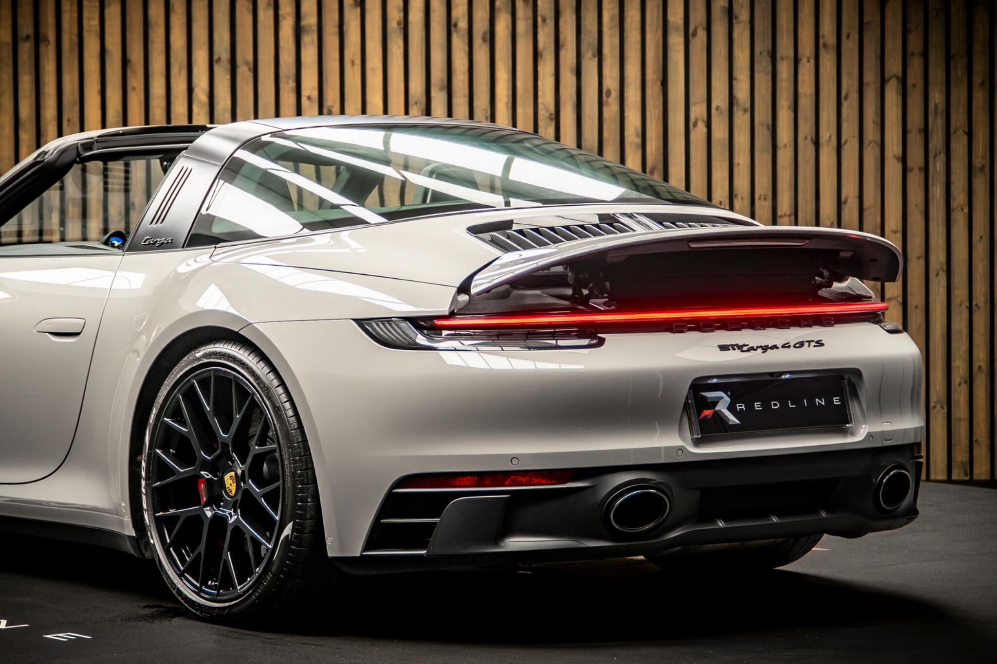 Porsche 911 view 21