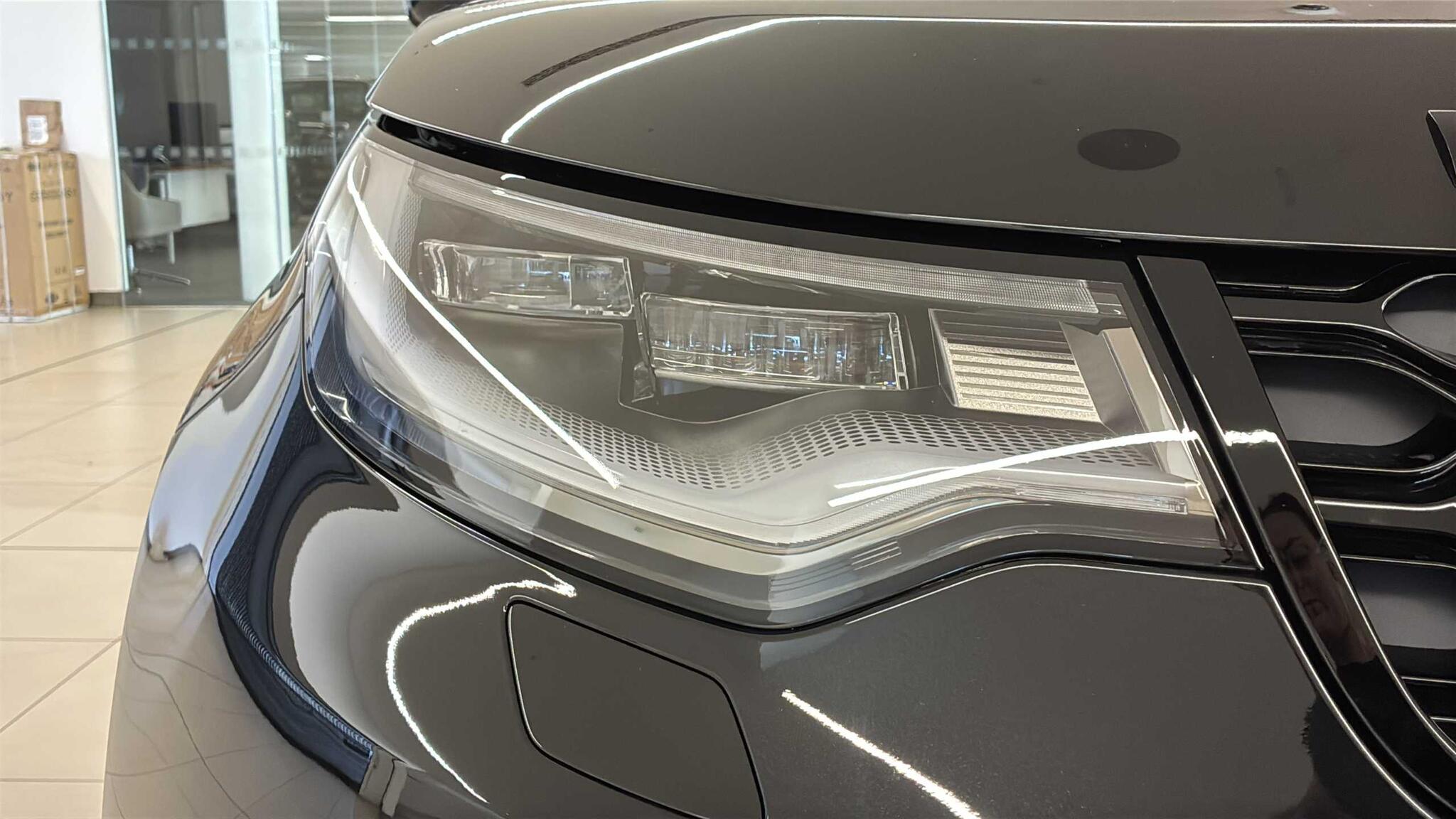 Land Rover Discovery view 17