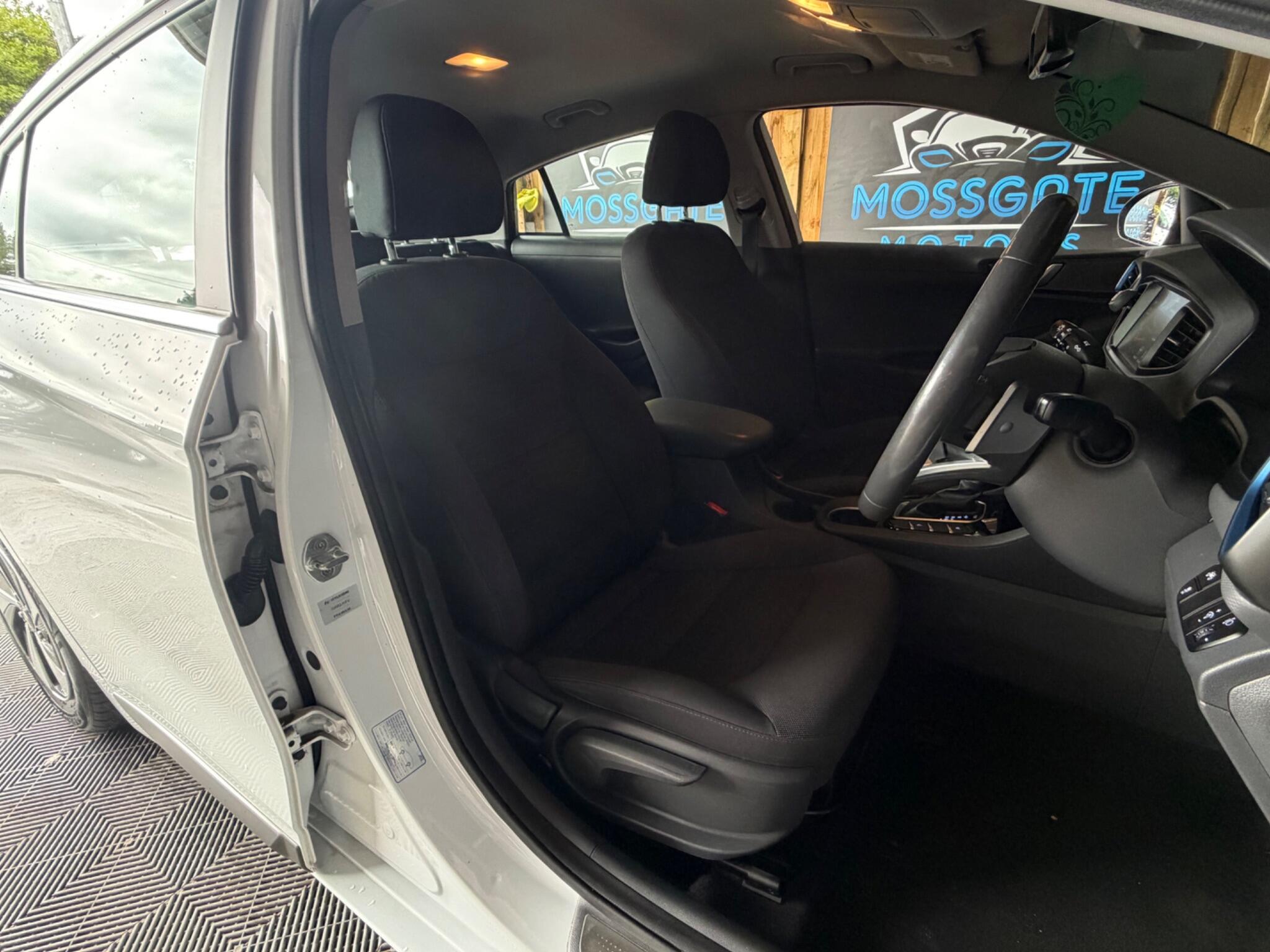 Hyundai Ioniq view 27
