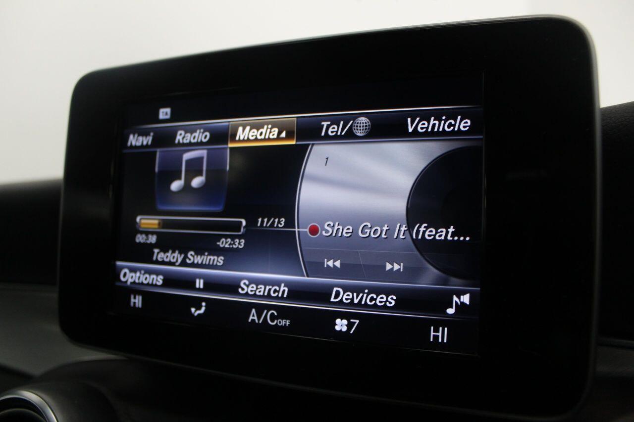 Mercedes-Benz C-Class view 32