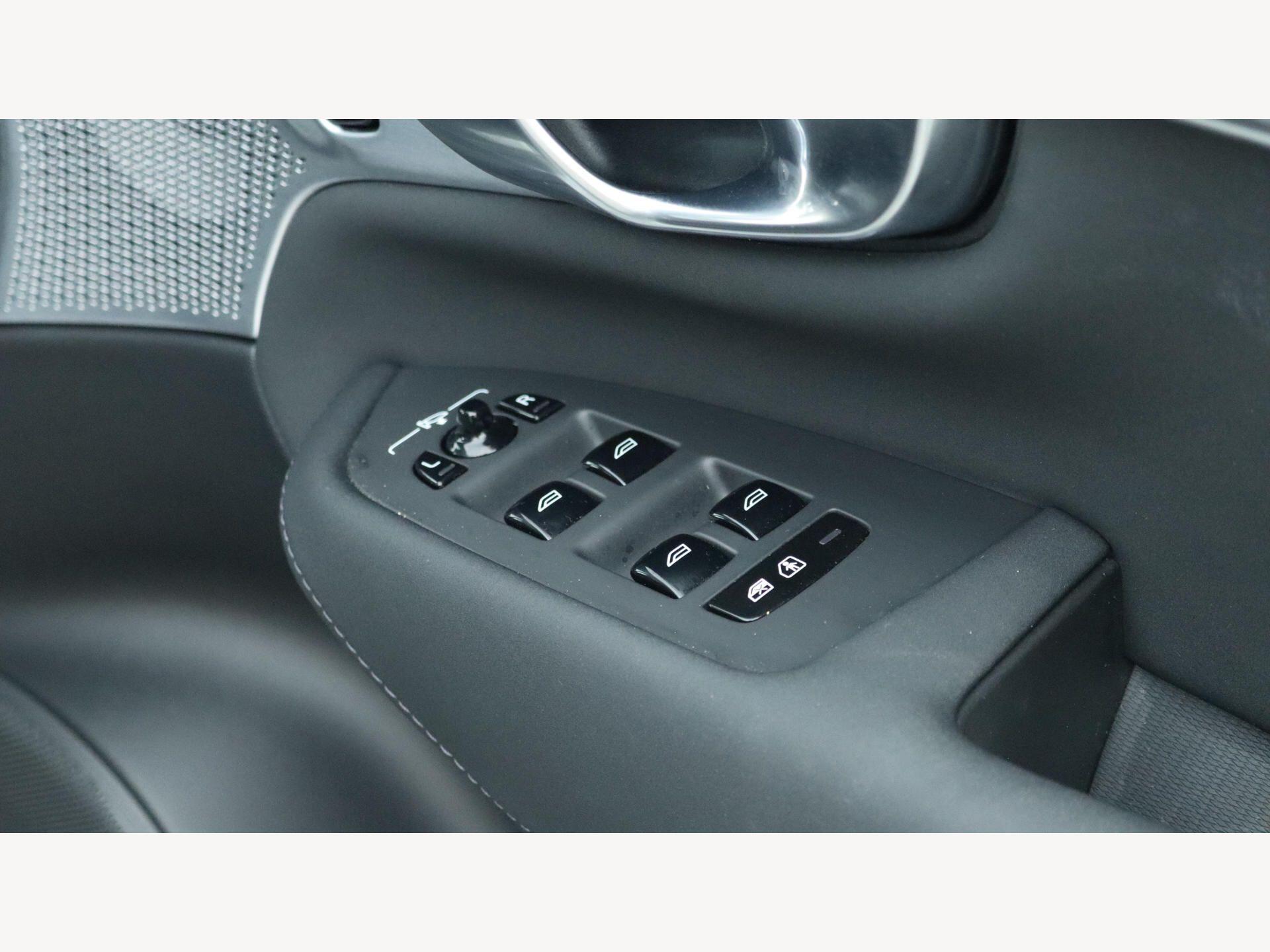Volvo XC90 view 25