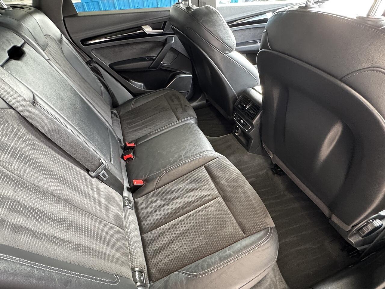 Audi Q5 view 14