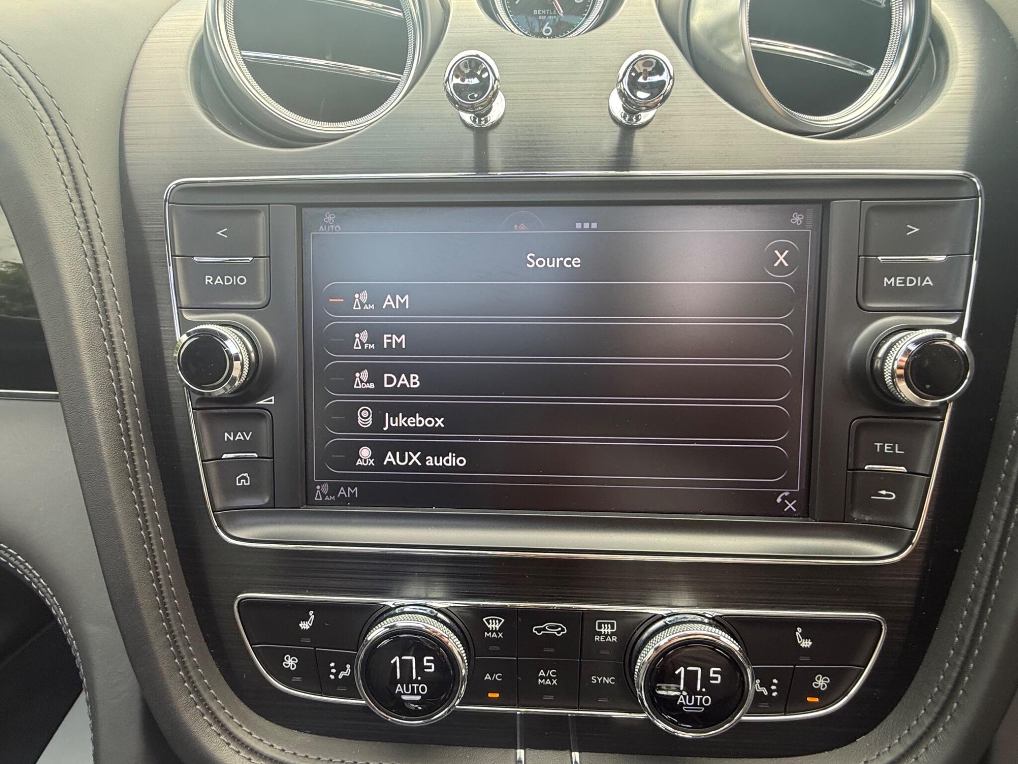 Bentley Bentayga view 27