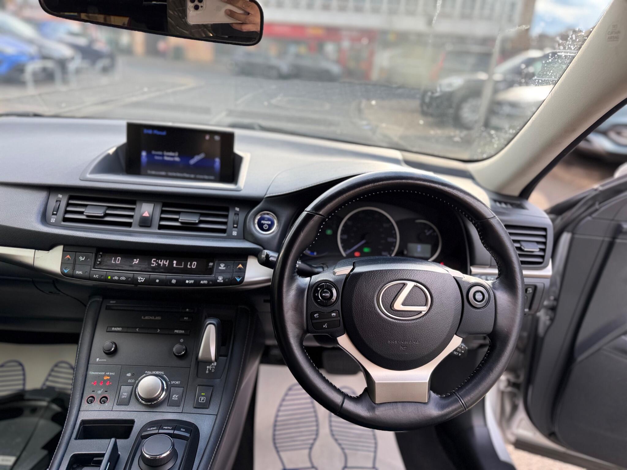 Lexus CT view 11