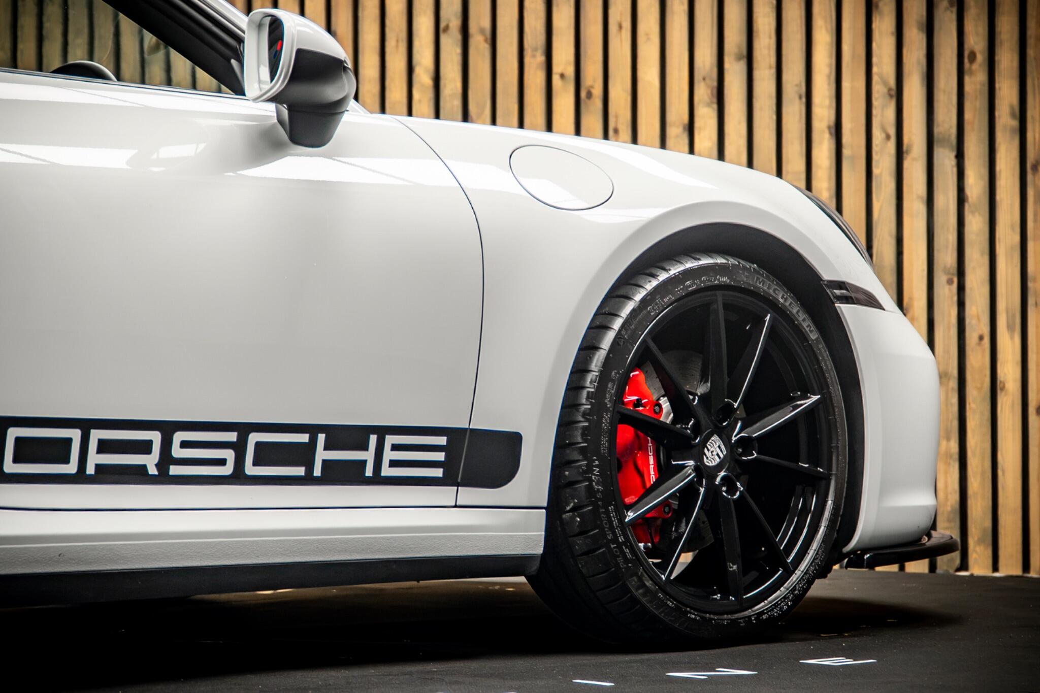 Porsche 911 view 14